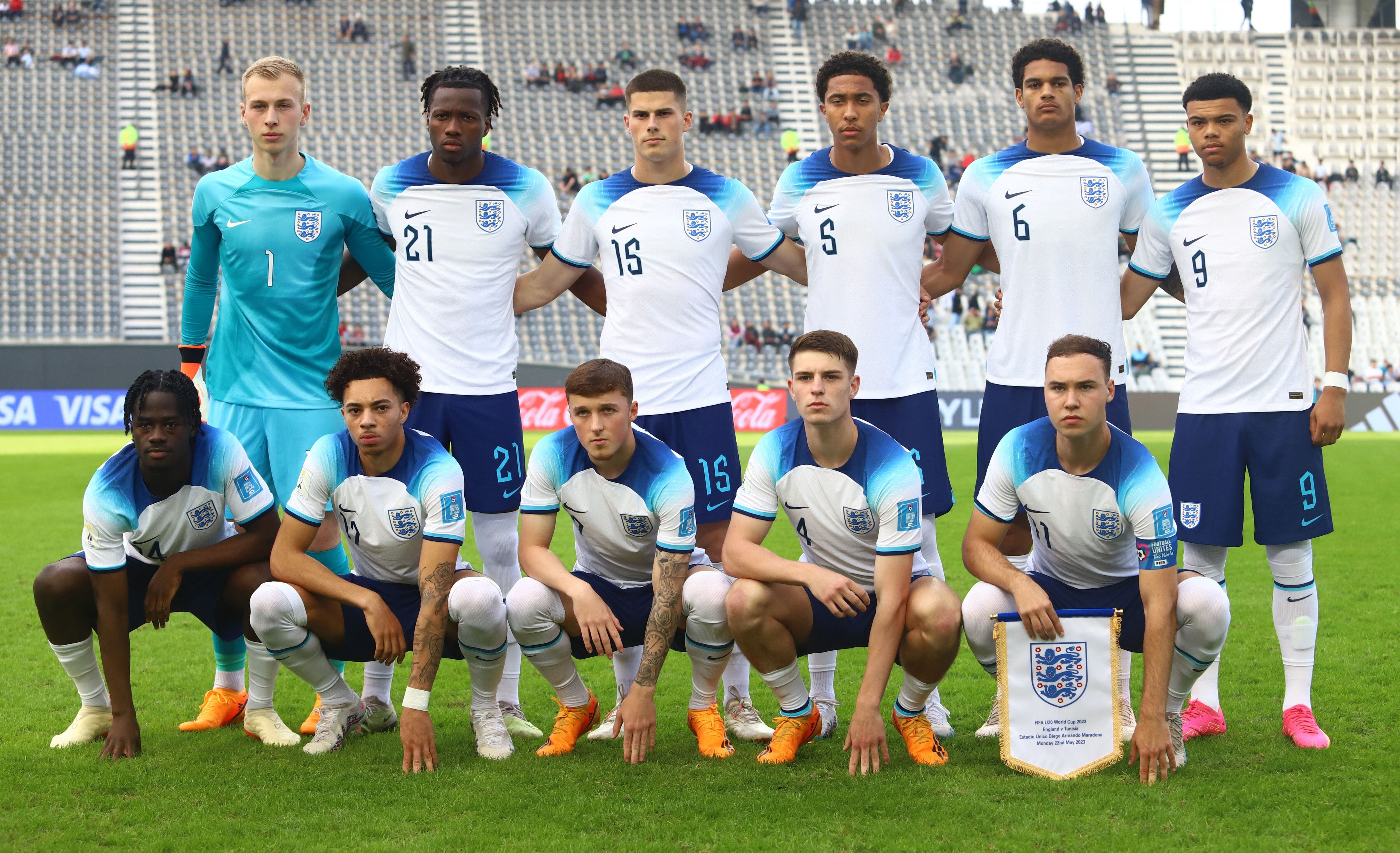 El equipo de Inglaterra que debutó en el Mundial Sub 20 ante Túnez con victoria por 1-0 en La Plata (REUTERS/Matias Baglietto)