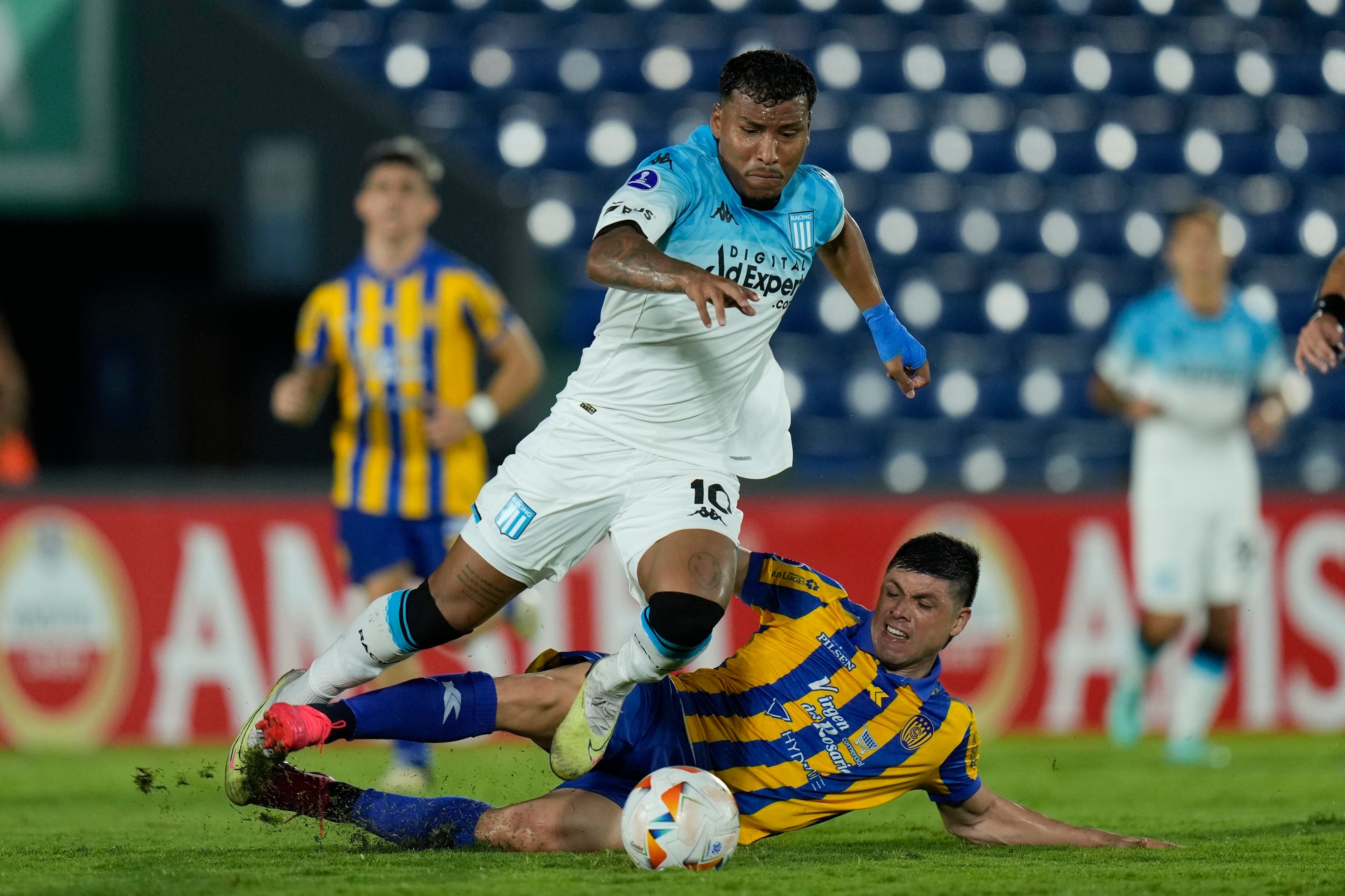 Roger Martínez con pocos minutos en Racing está en el radar de Atlético Nacional - crédito Jorge Saenz/AP Foto