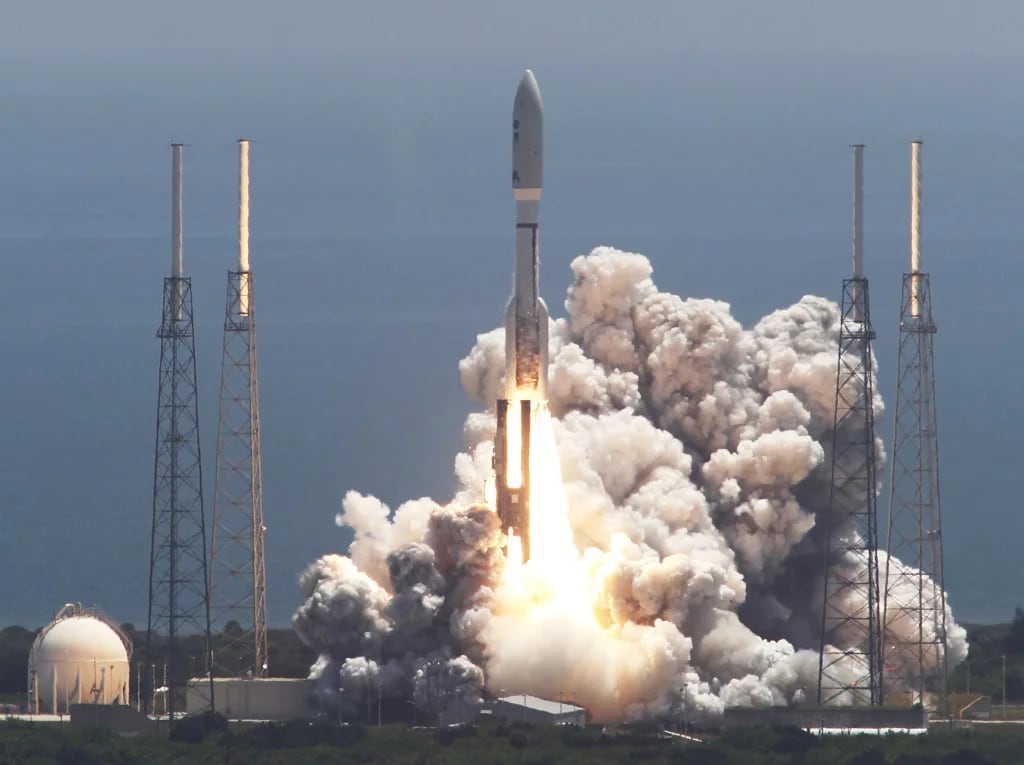El lanzamiento del cohete Atlas V, que llevó a la sonda Juno, el 5 de agosto de 2011 (AP)