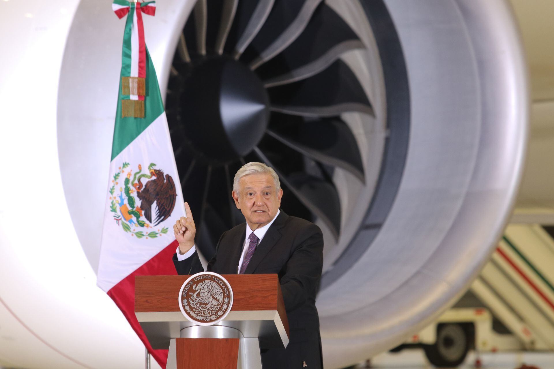 AMLO defendió reducción de operaciones en el AICM (FOTO: GRACIELA LÓPEZ /CUARTOSCURO.COM)