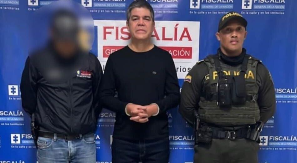 Andrés Ricci no aceptó los cargos de los que fue señalado: feminicidio agravado en concurso heterogéneo y sucesivo con fabricación, tráfico y porte de armas de fuego, accesorios, partes y municiones. Foto @fiscaliacol/Twitter