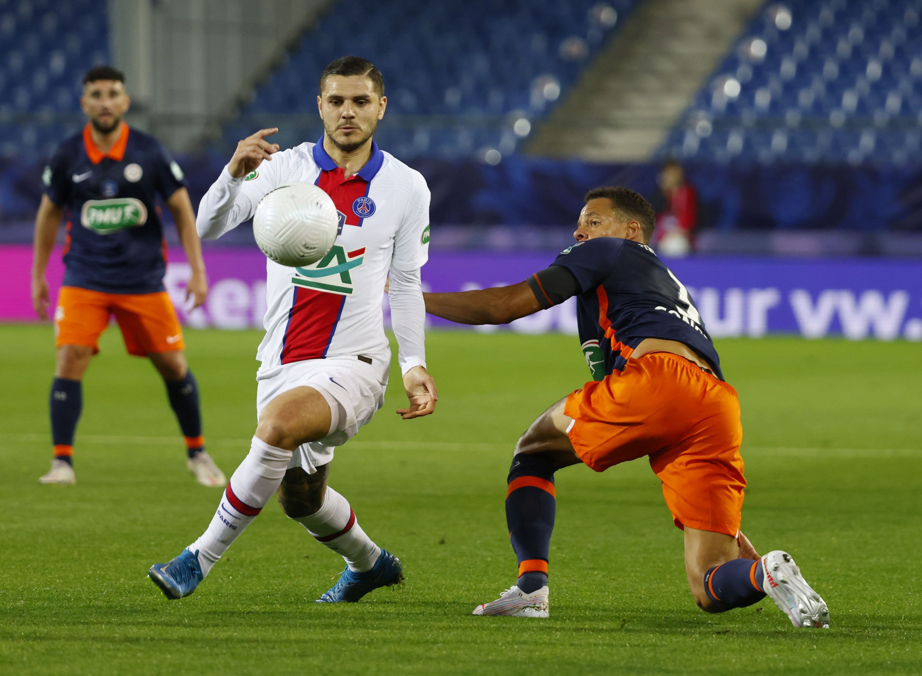 Mauro Icardi en acción en el PSG donde tuvo una buena temporada, pero aún no fue confirmado para la próxima (REUTERS/Eric Gaillard).