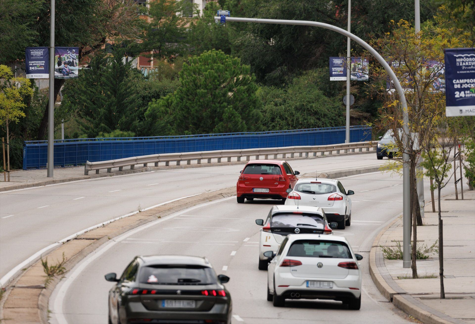 Coches circulan en Madrid. (Eduardo Parra / Europa Press)