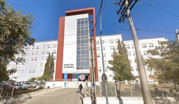 La mujer fue internada en el Hospital Córdoba con una herida en el tórax (Google Street View)