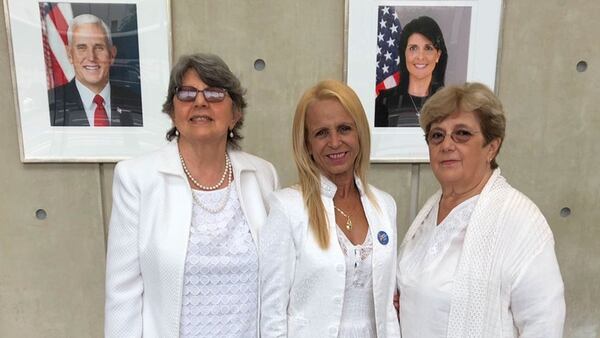 Lourdes Esquivel, Dolia Leal y Blanca Reyes asistieron a la reunión