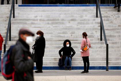 Francia obliga a cerrar bares en Marsella por coronavirus.  EFE / EPA / SEBASTIEN NOGIER / Archivo