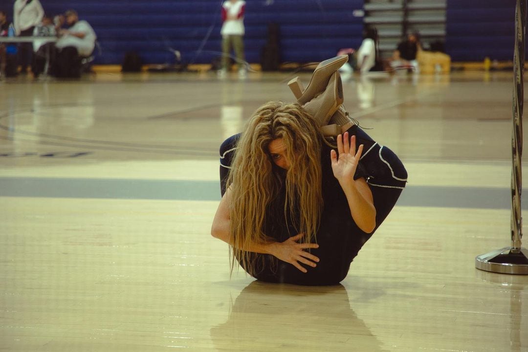 La colombiana demuestra su gran flexibilidad - crédito Shakira