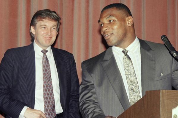 Mike Tyson apoya a Donald Trump, que fue su promotor en la pelea ante Michael Spinks en 1988 (AP)