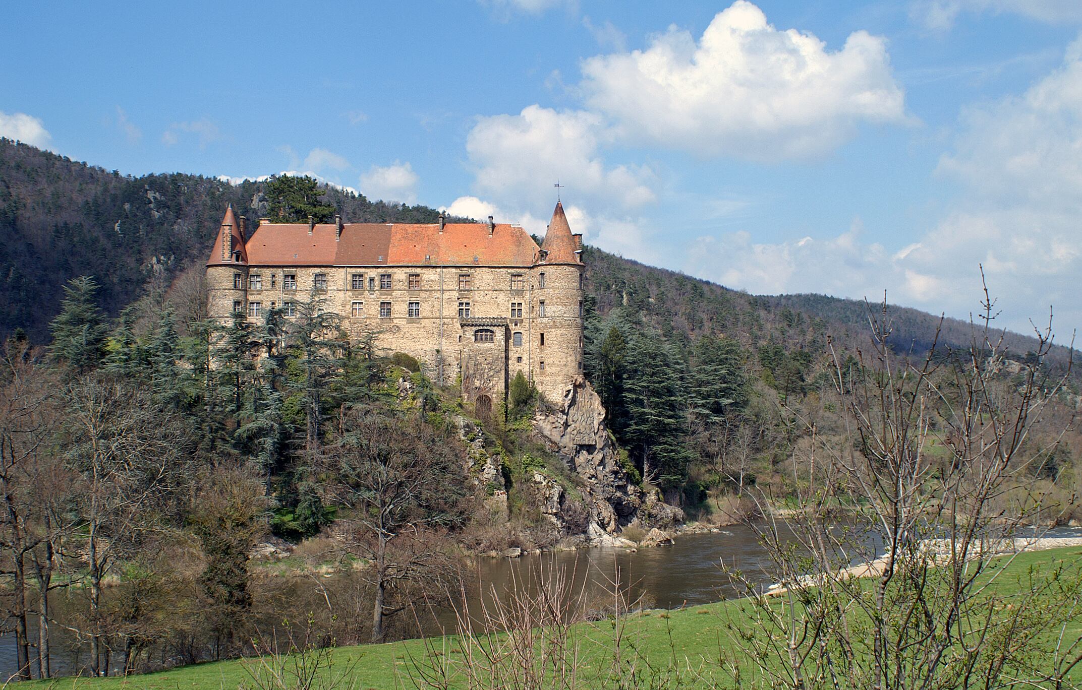 Castillo de Lavoûte-Polignac, en Francia (Shutterstock España).