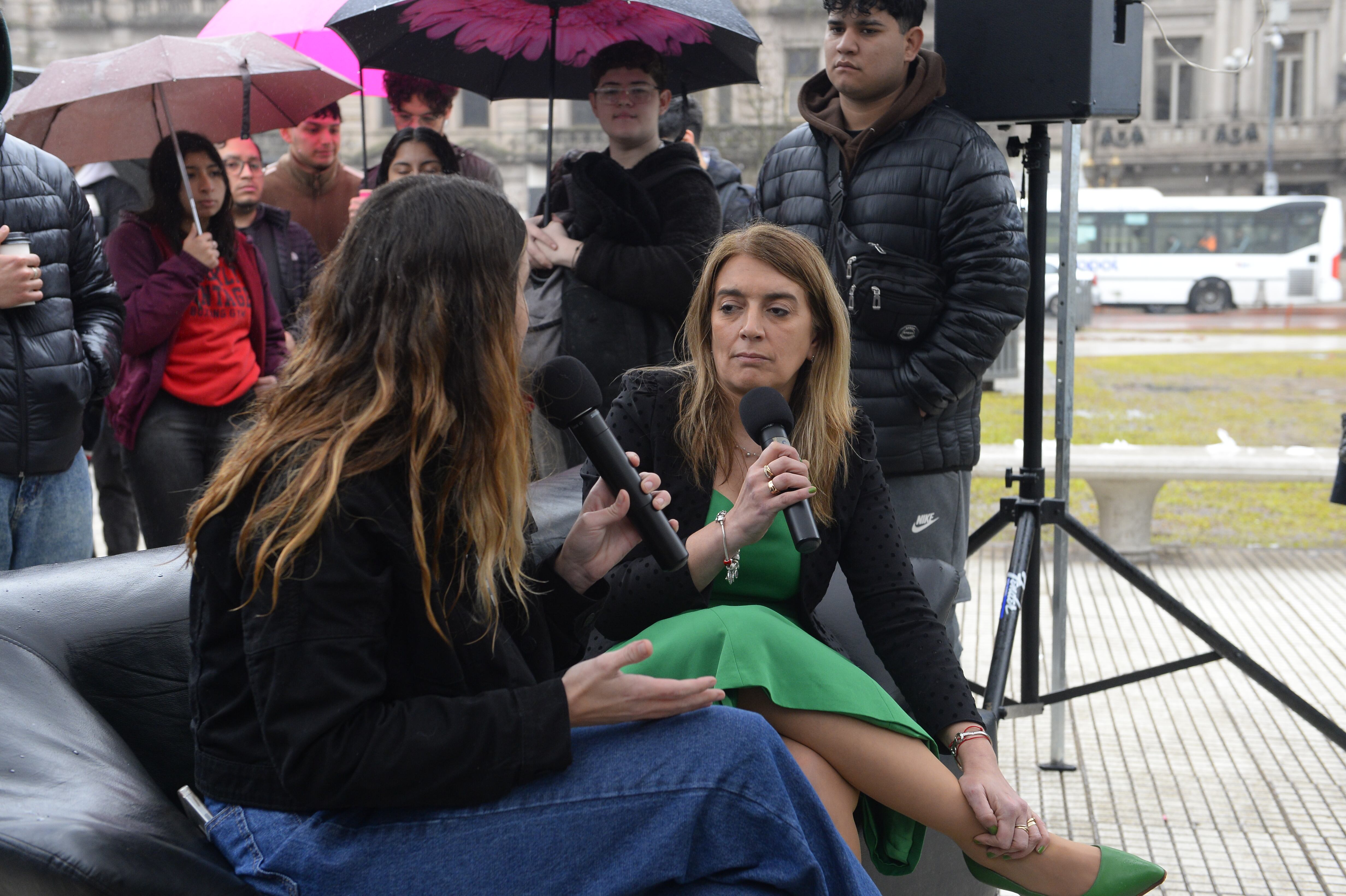 Radio abierta en la Plaza del Congreso - Financiamiento universitario