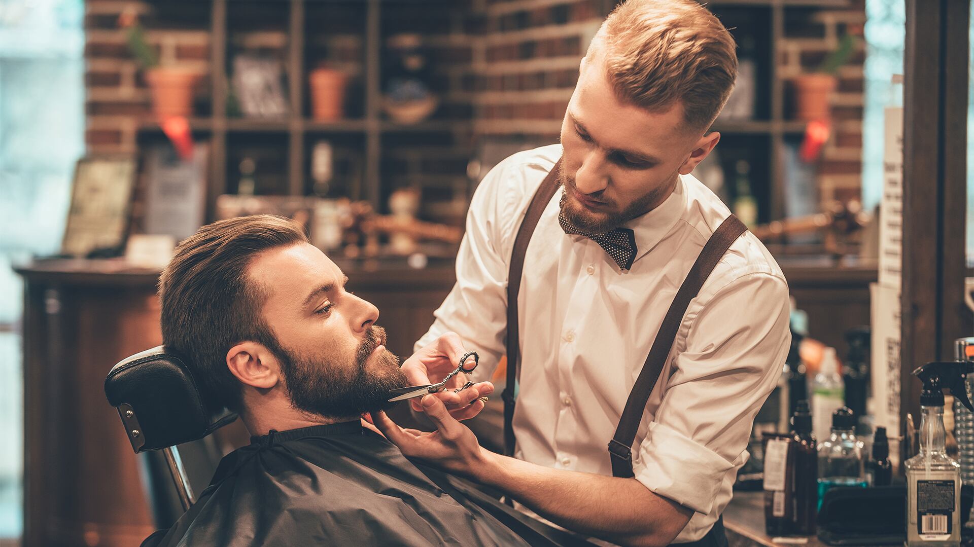 La barba con degradado es uno de los estilos más meticulosos, ya que requiere una transición suave entre el cabello y el vello facial, según Izzo (Getty)