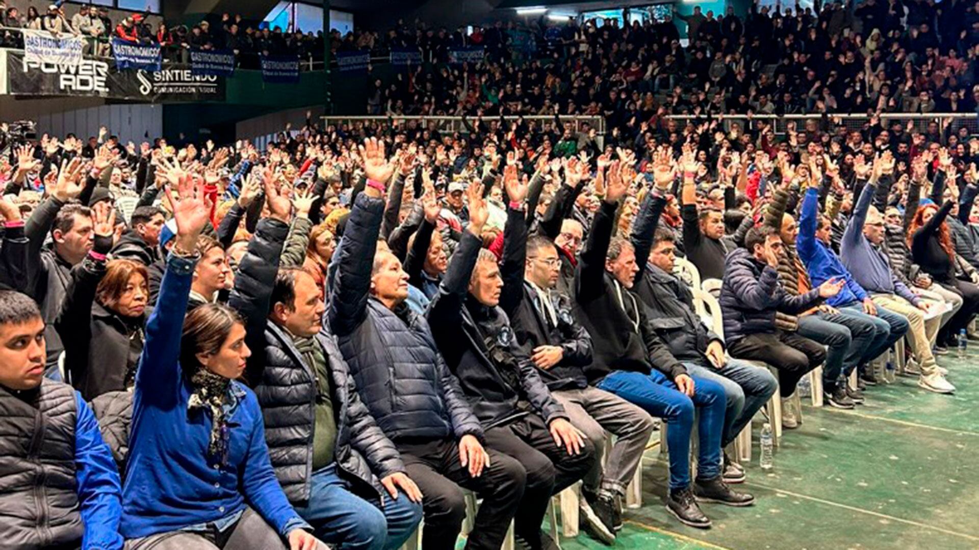 Congreso de Luis Barrionuevo en el Sindicato de Gastronómicos