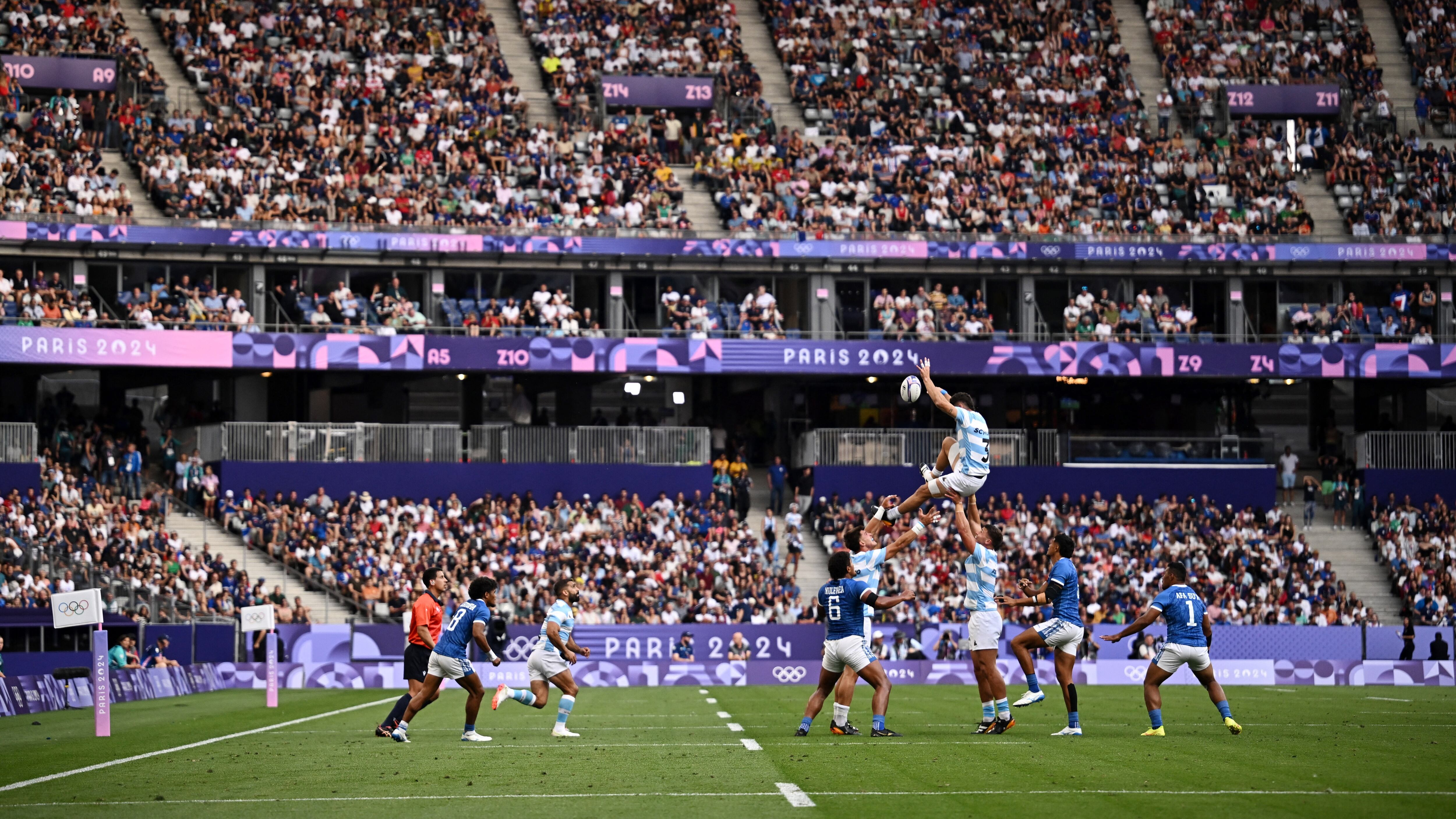 Una postal del duelo entre argentinos y samoanos (REUTERS/Dylan Martinez)