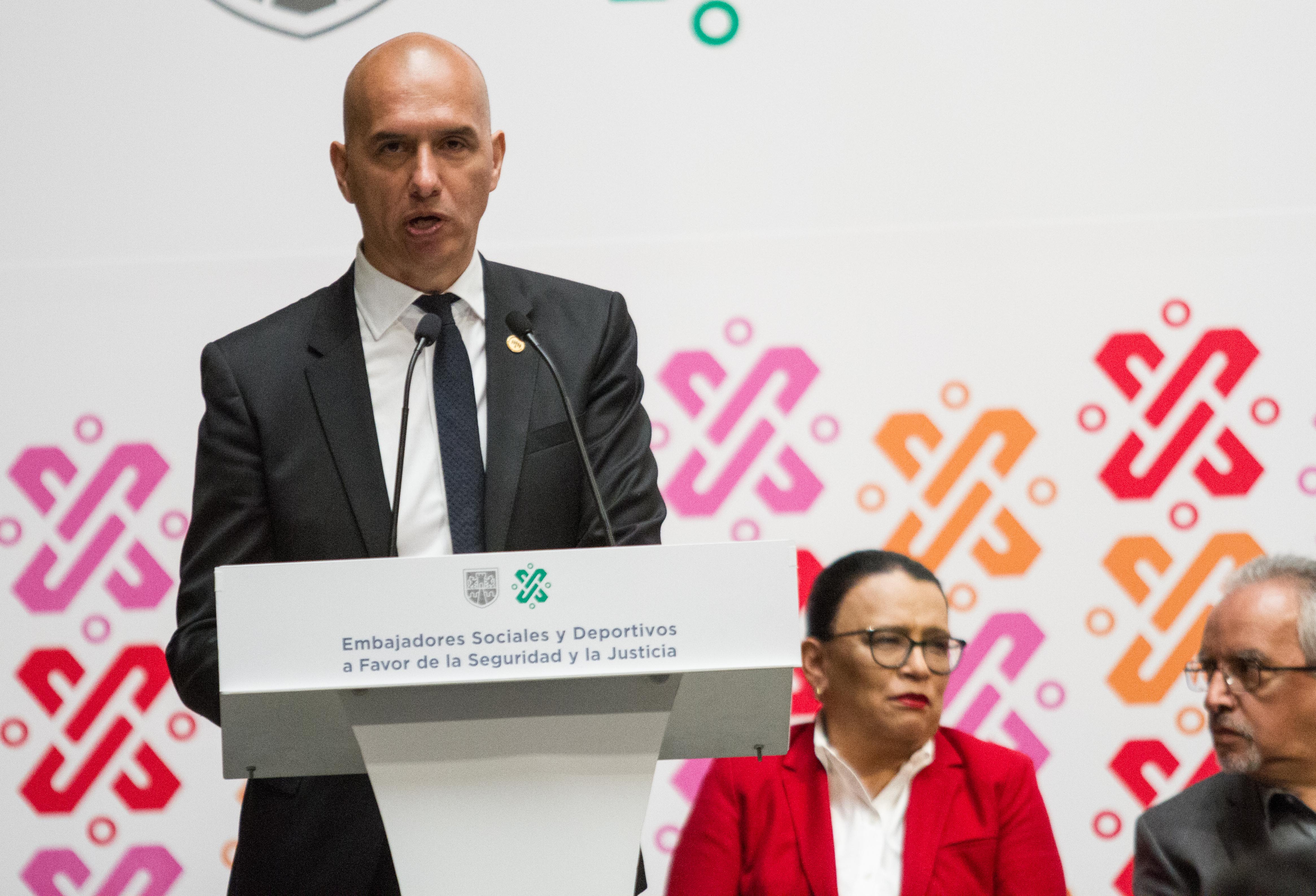  Salvador Guerrero Chiprés, nuevo director del C5, se comprometió a fortalecer la seguridad en la Ciudad de México durante la administración de Clara Brugad
FOTO: VICTORIA VALTIERRA /CUARTOSCURO.COM