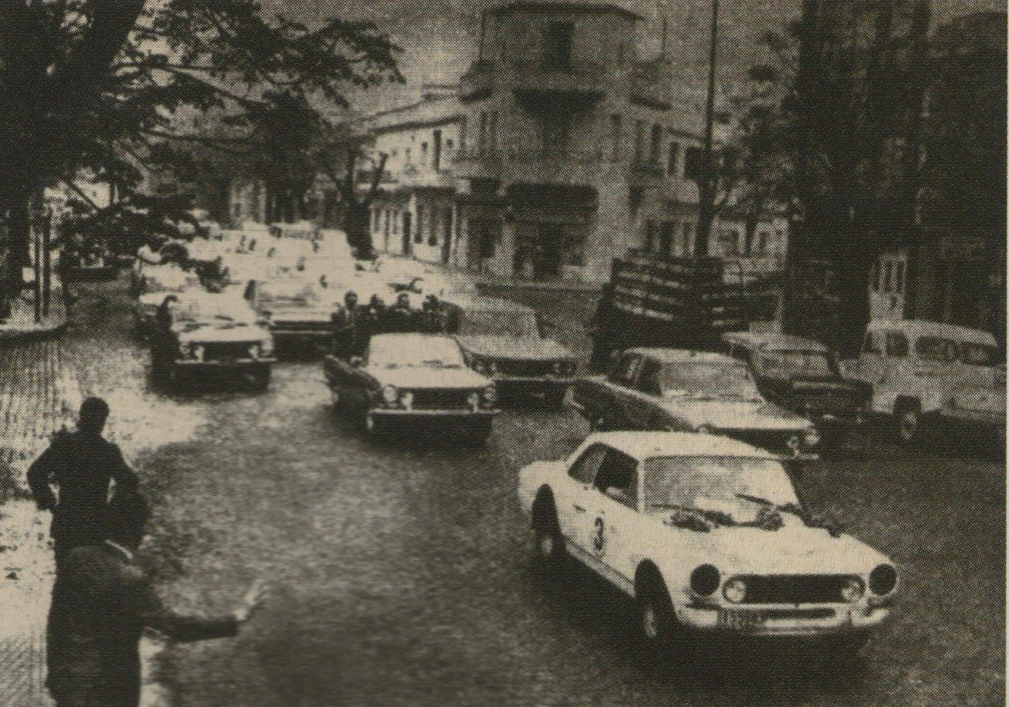 El paseo triunfal por las calles cordobesas. La planta de donde salieron aún existe y se ubica en Santa Isabel (Archivo CORSA)