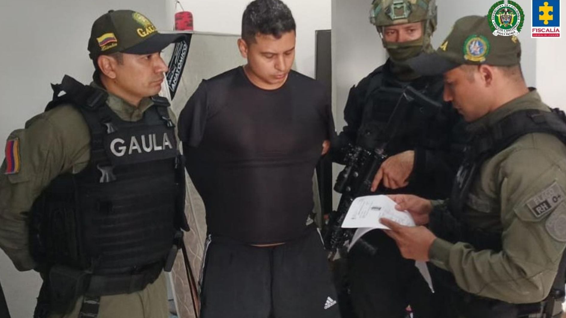 Alias Salomón se alcanzó a escapar de un operativo que efectuó la Policía Metropolitana de Bogotá y que dejó como resultado 27 capturas de integrantes del Tren de Aragua, entre ellos cinco de sus cabecillas en la capital del país - crédito Fiscalía/Policía Nacional