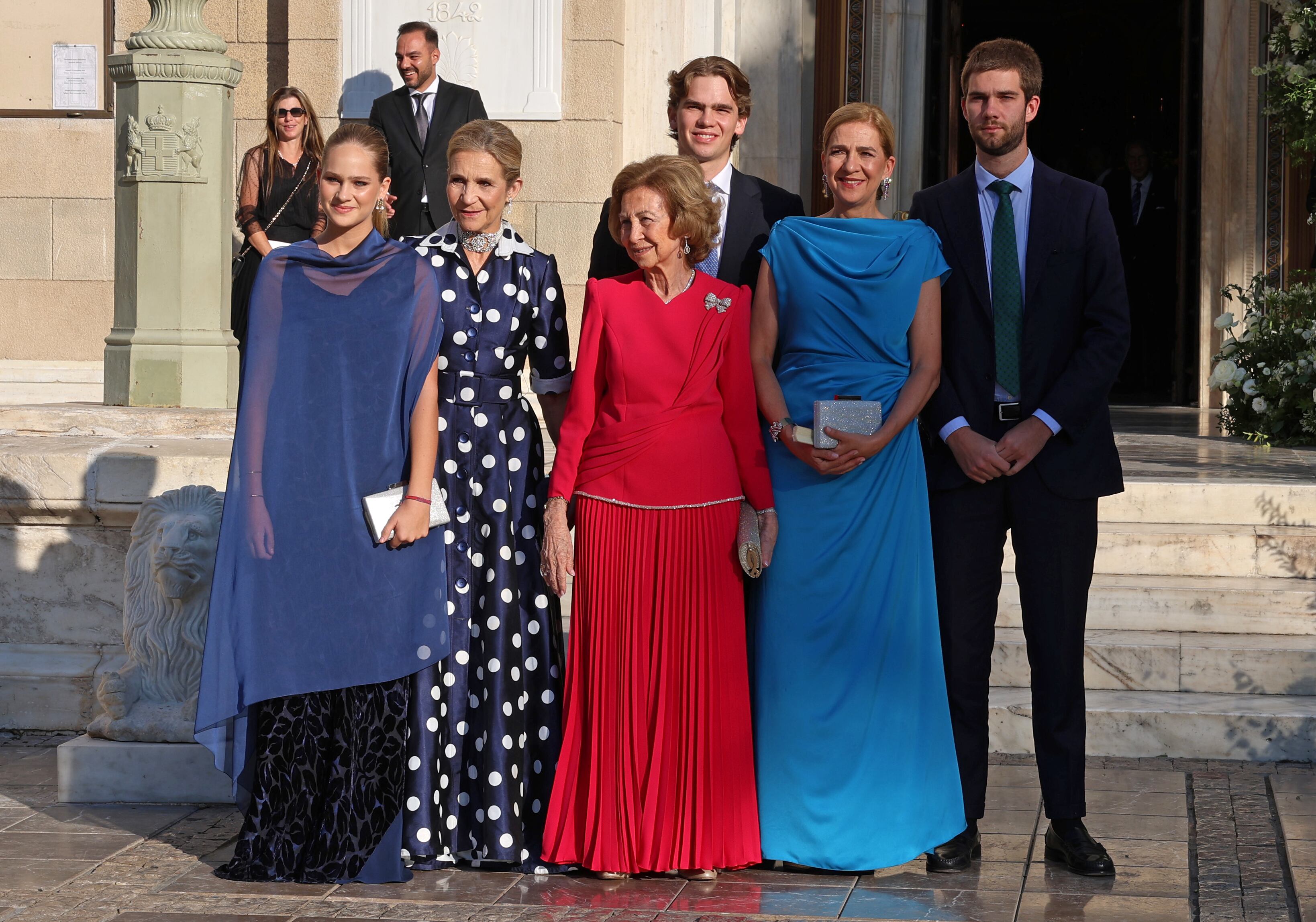 Irene Urdanagarin, la Infanta Elena de Borbón. la Reina Sofía de Grecia, la Infanta Cristina de Borbón, Miguel Urdangarin y Juan Urdangarin llegan a la Catedral de la Anunciación de Santa María para asistir al enlace matrimonial entre Teodora de Grecia, cuarta hija del Rey Constantino II de Grecia, con Matthew Kumar, a 28 de septiembre de 2024, en Atenas (Grecia) (José Ruiz / Europa Press)