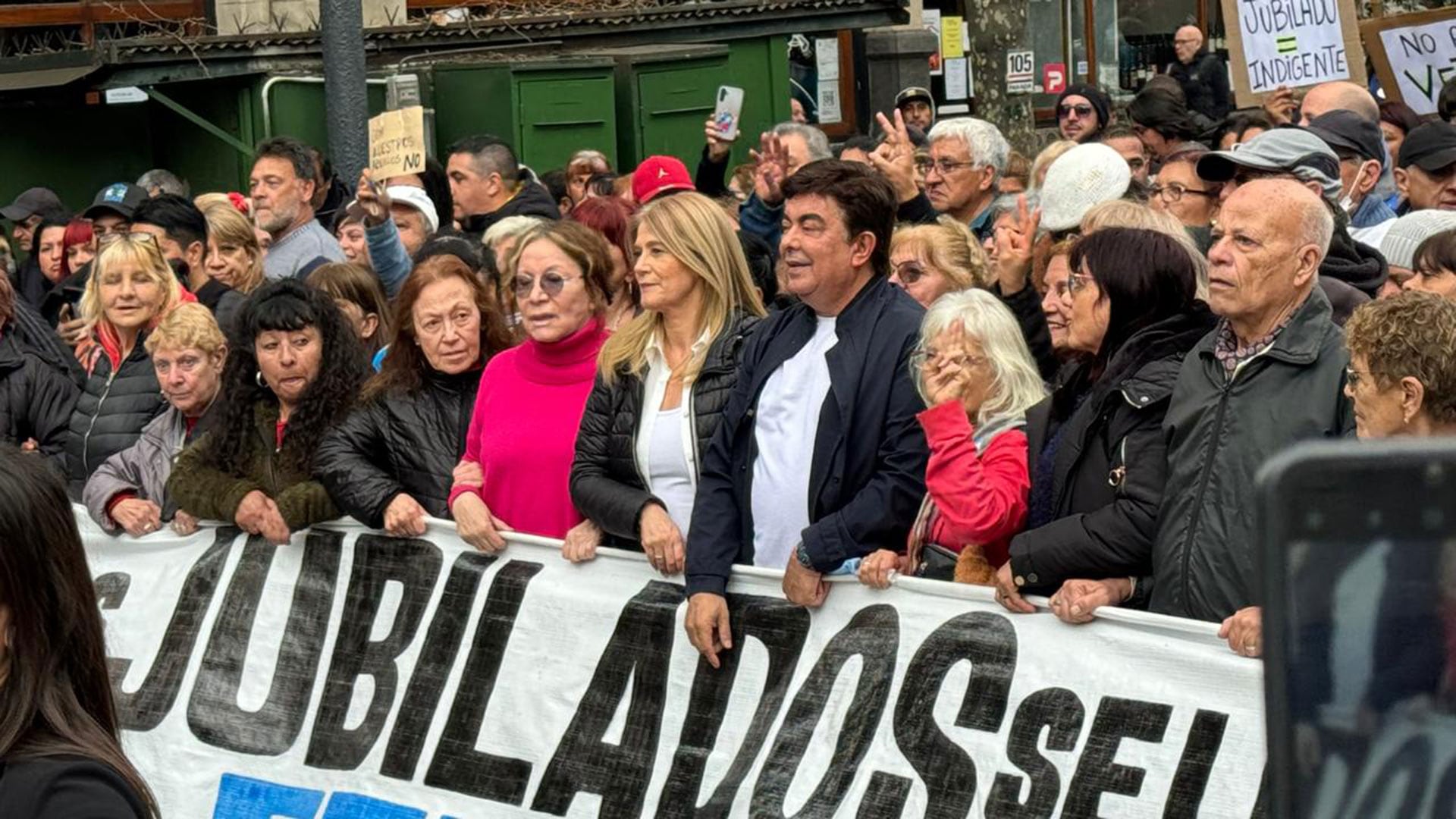 Fernando Espinoza Plaza del Congreso - Debate en Diputados por el veto de Javier Milei a la reforma jubilatoria