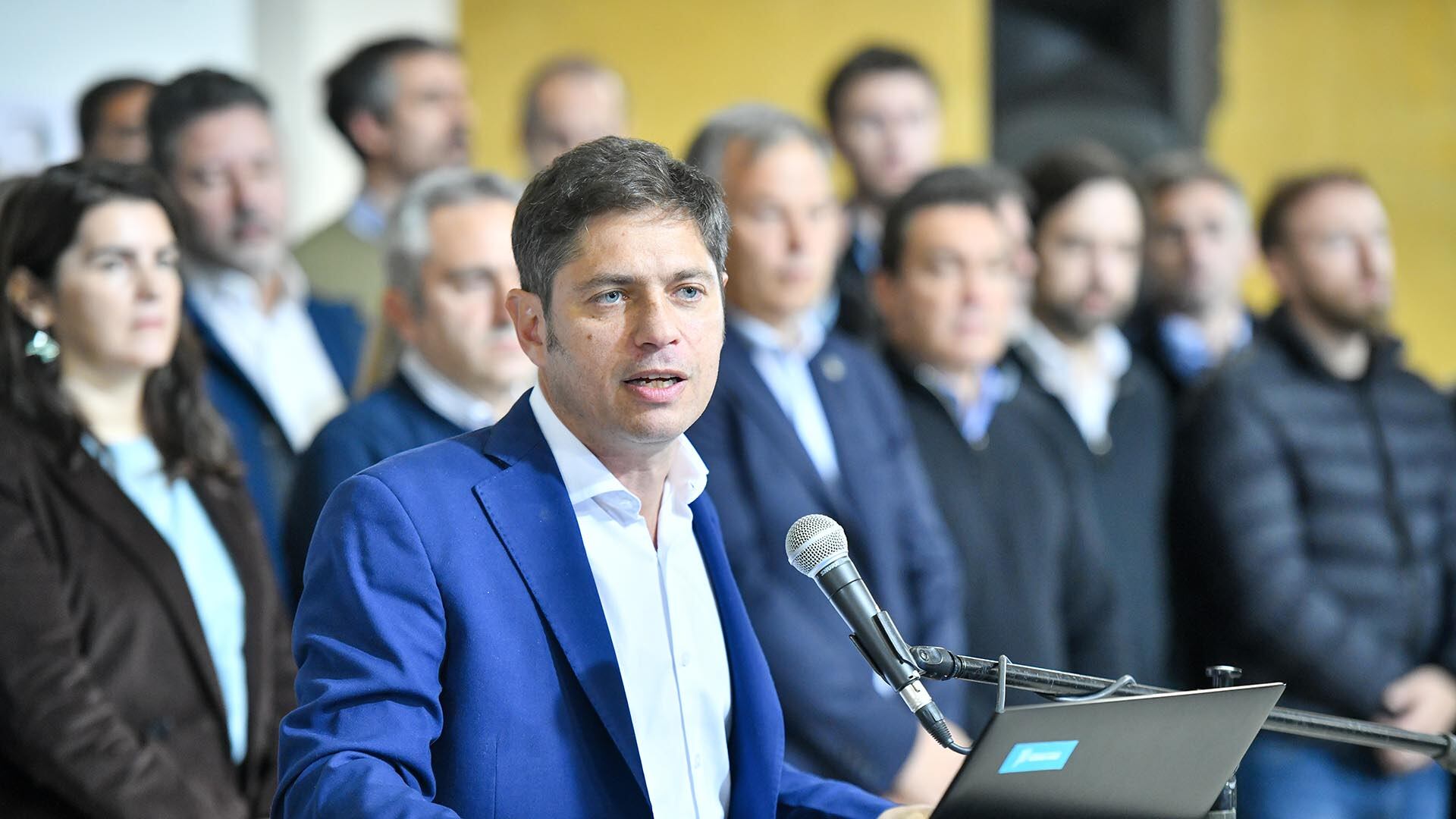 Axel Kicillof junto a intendentes