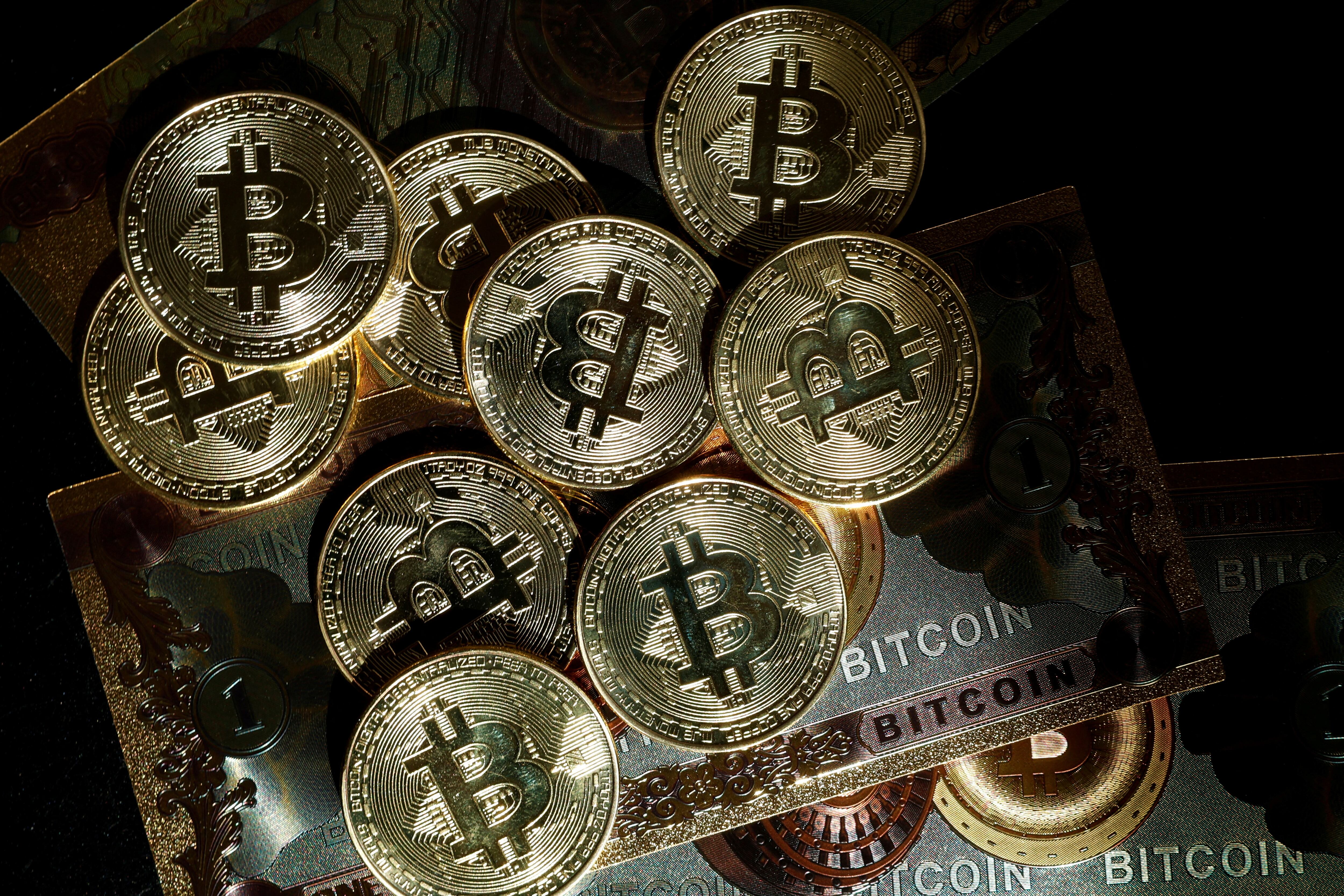 La falsa oferta ofrecía beneficios por adquirir criptomonedas especiales de LEGO. (REUTERS/Benoit Tessier/Illustration/File Photo)