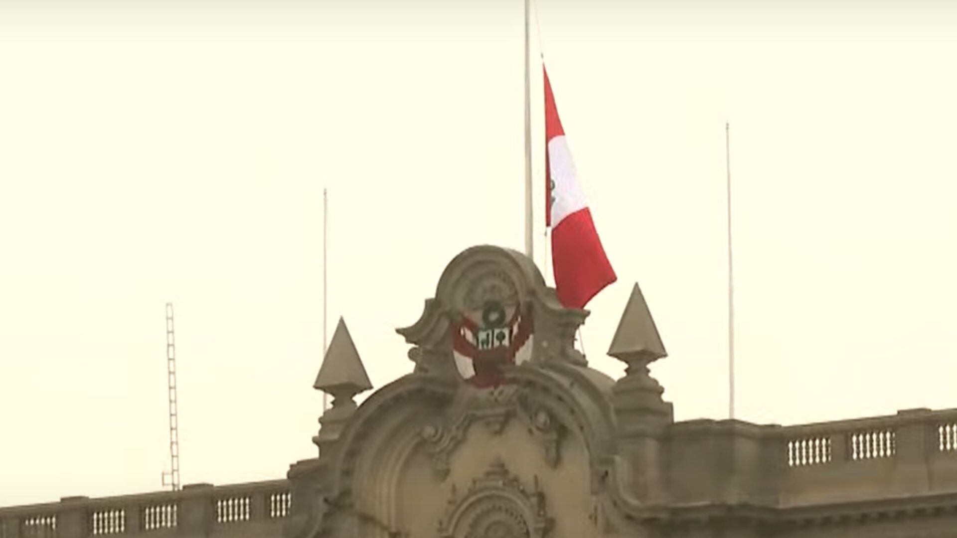 palacio de gobierno media asta