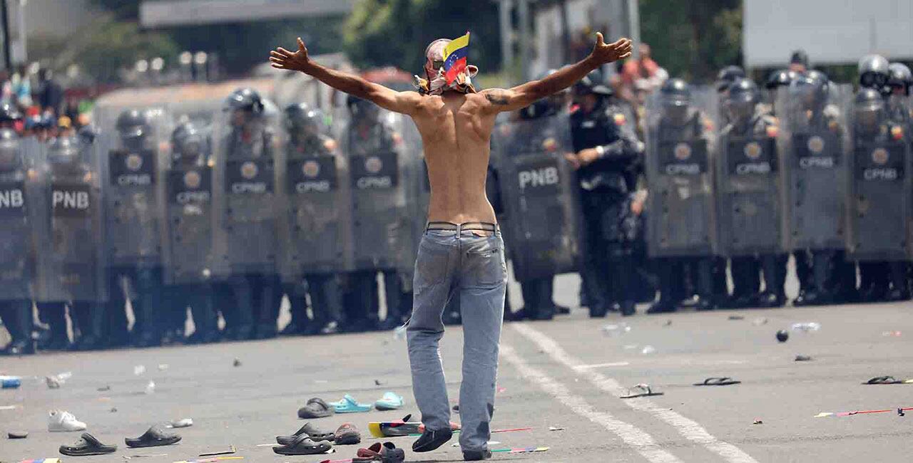 Tras la llegada de Maduro al poder se desataron varias protestas, que fueron brutalmente reprimidas por las fuerzas de seguridad (REUTERS)