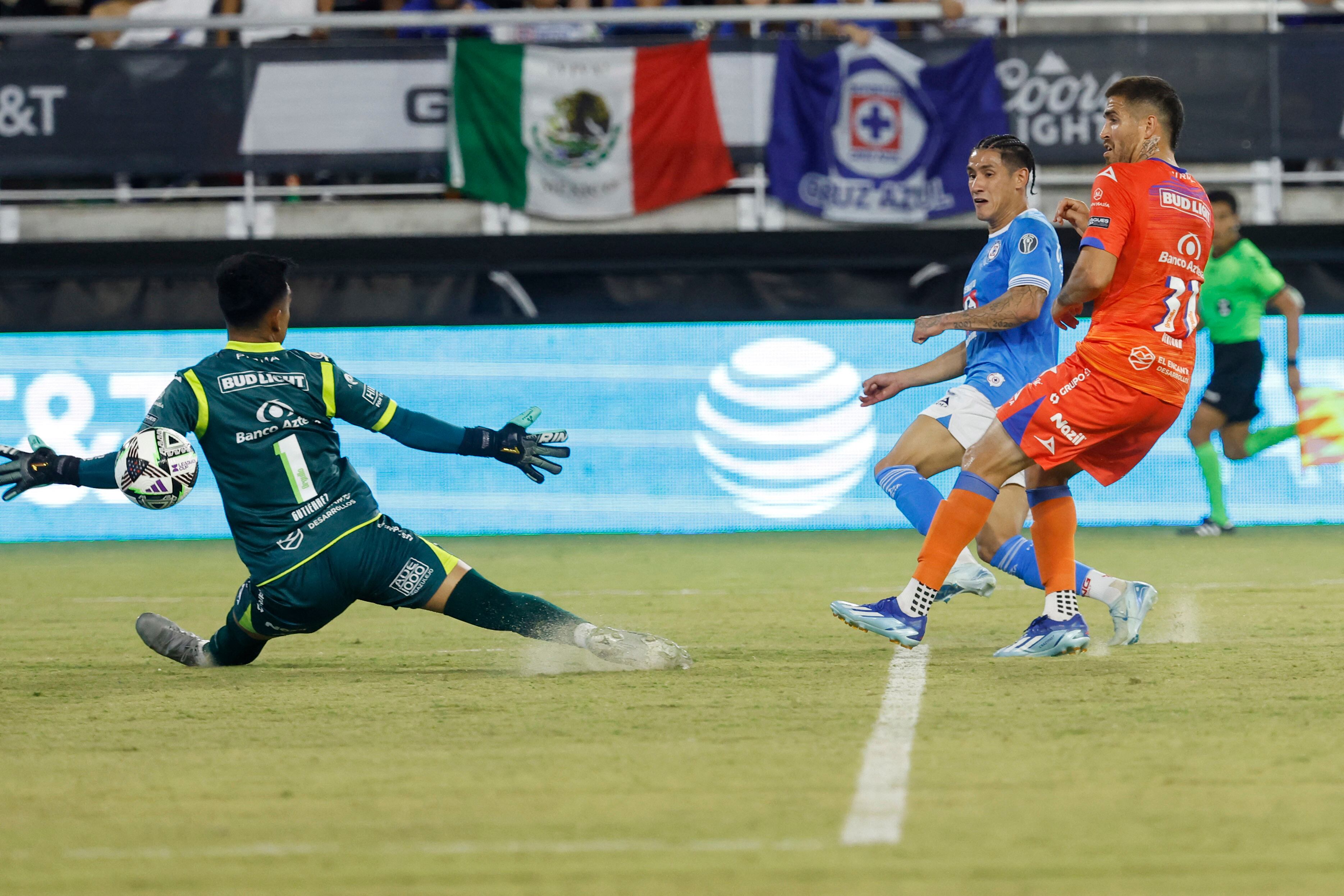 Aug 13, 2024; Washington, District of Columbia, USA; Cruz Azul forward Uriel Antuna (7) scores a goal on Mazatlan FC goalkeeper Ricardo Gutierrez (1) as Mazatlan FC defender Ventura Alvarado (31) defends in the second half at Audi Field. Mandatory Credit: Geoff Burke-USA TODAY Sports