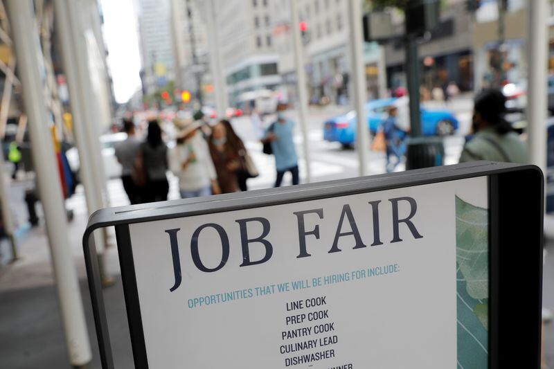 Una feria de empleo se ve en la 5ª Avenida en Manhattan, Nueva York, Estados Unidos (REUTERS/Andrew Kelly/Archivo)