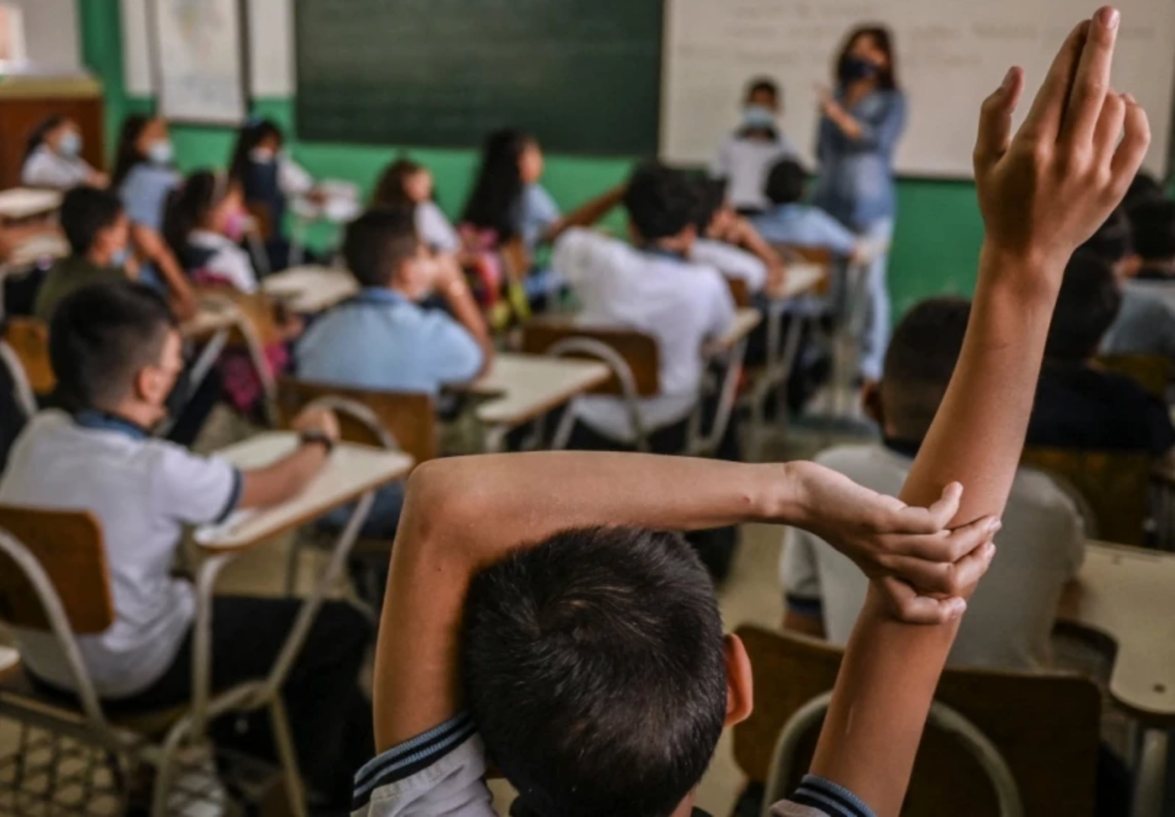 Estudiante cayó de un cuarto piso en un colegio de Medellín: las autoridades investigan