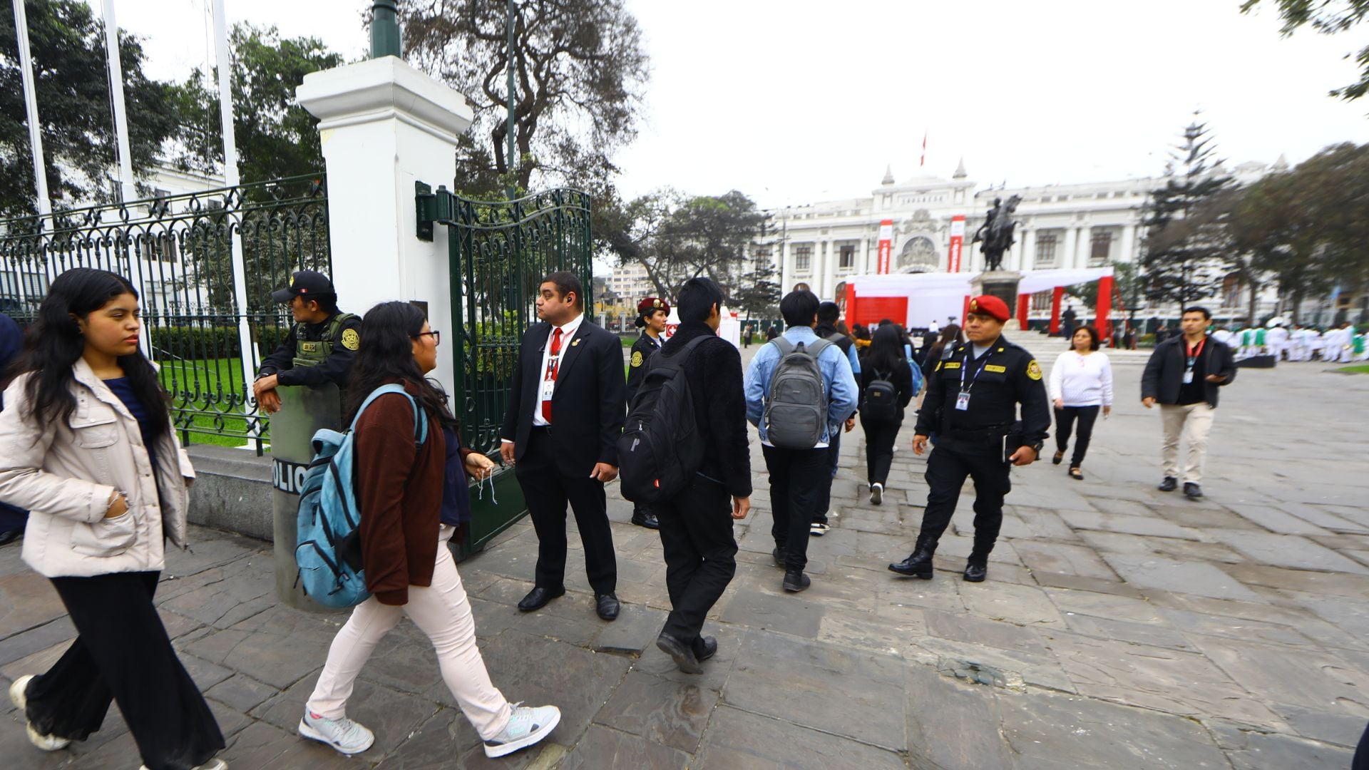 Congreso abre sus puertas: Eduardo Salhuana anunció que la plaza Bolívar y el Legislativo tendrán acceso al público