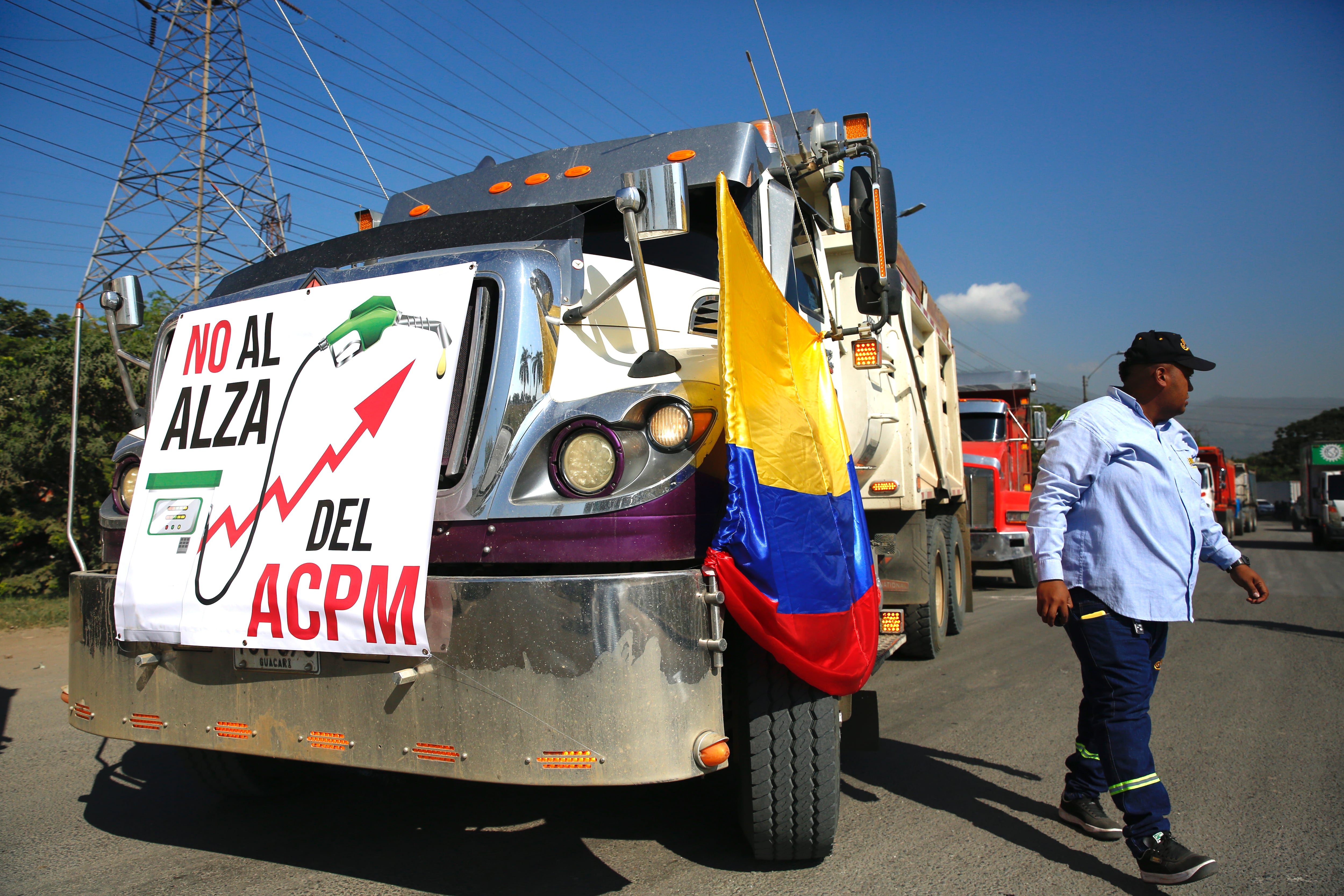 Según el Ministerio de Hacienda, el aumento del ACPM hace parte de un intento en optimizar la producción de energía en el país - crédito Ernesto Guzmán/EFE
