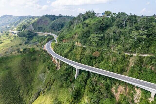 Los accidentes en carreteras con muchas curvas suelen ser más frecuentes en Colombia - crédito Colprensa