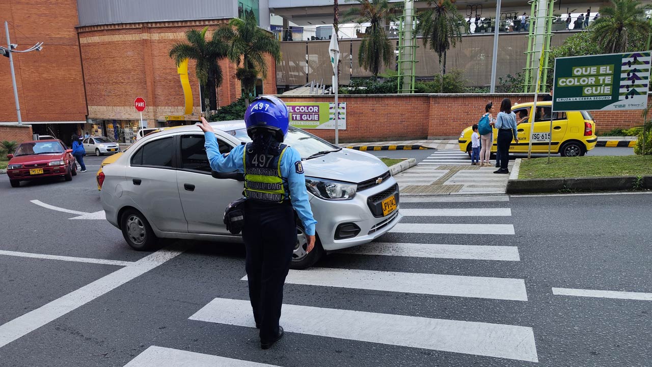 Agente de tránsito Medellín-Colombia