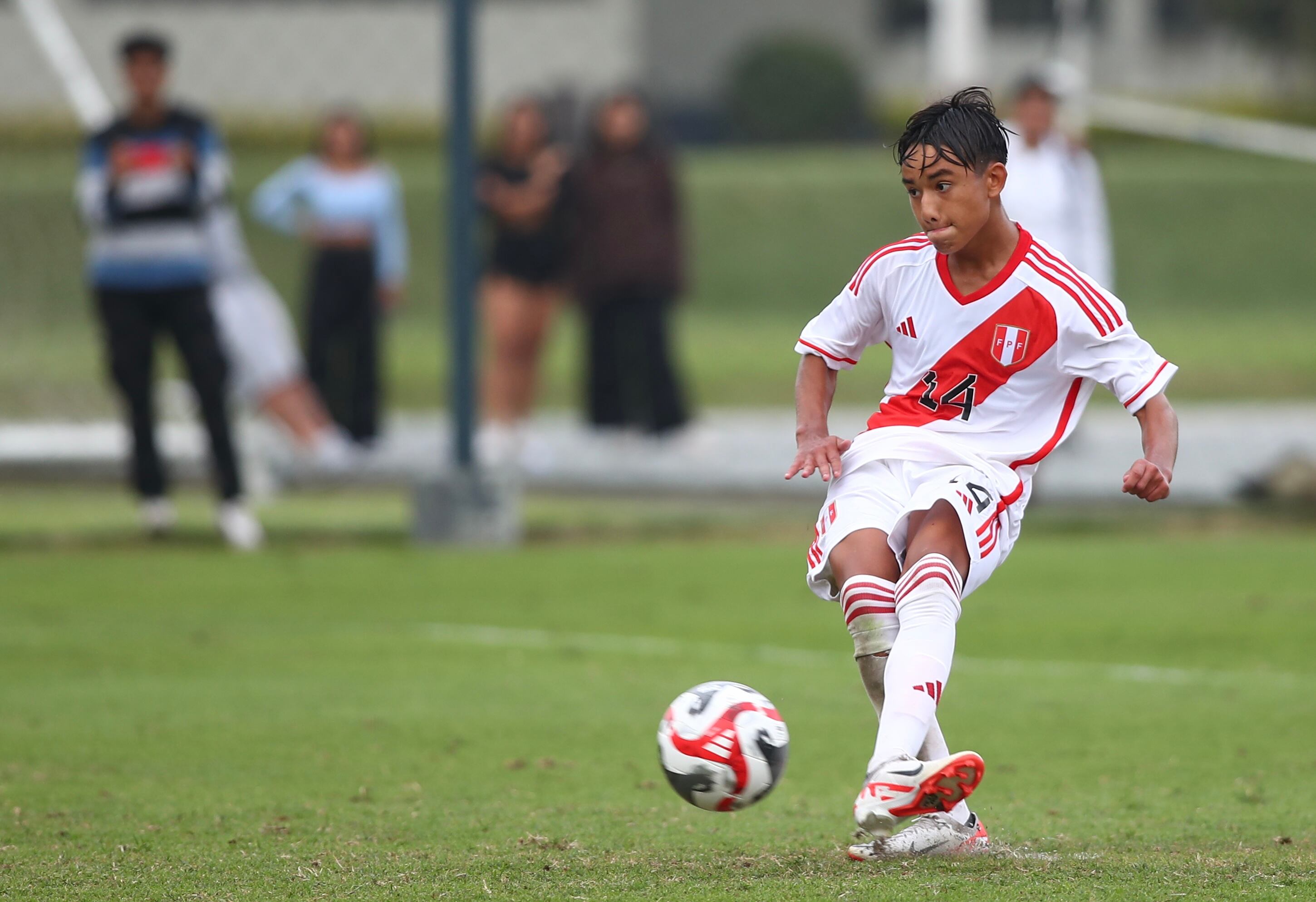 Nicolás Cairo anotó de penal su primer gol con la Sub-15 de Perú