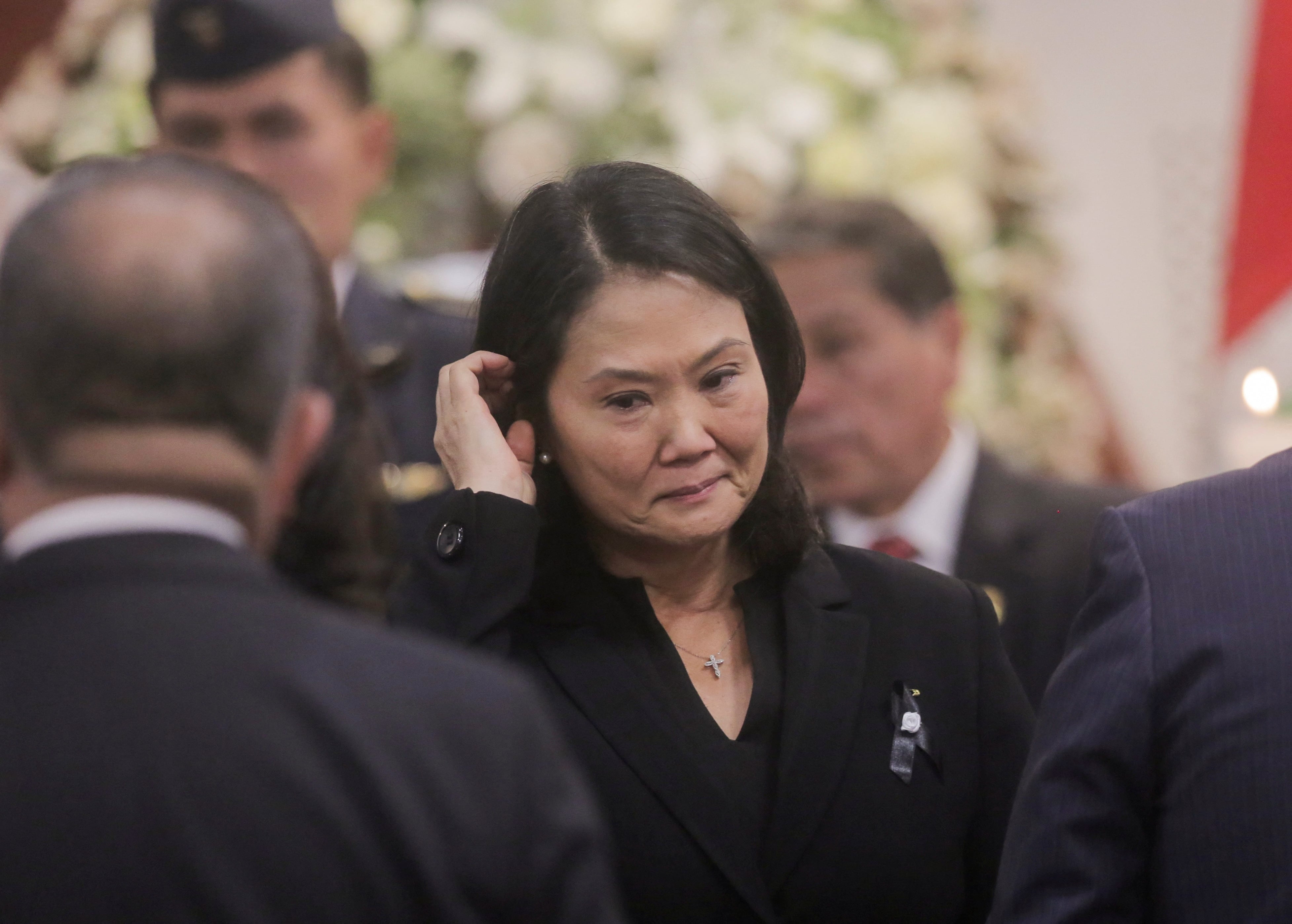 Keiko Fujimori reacts as the coffin containing the body of his father, Peru's former President Alberto Fujimori, is exhibited for a posthumous tribute, at the Museo de la Nacion, in Lima, Peru, September 12, 2024. REUTERS/Gerardo Marin