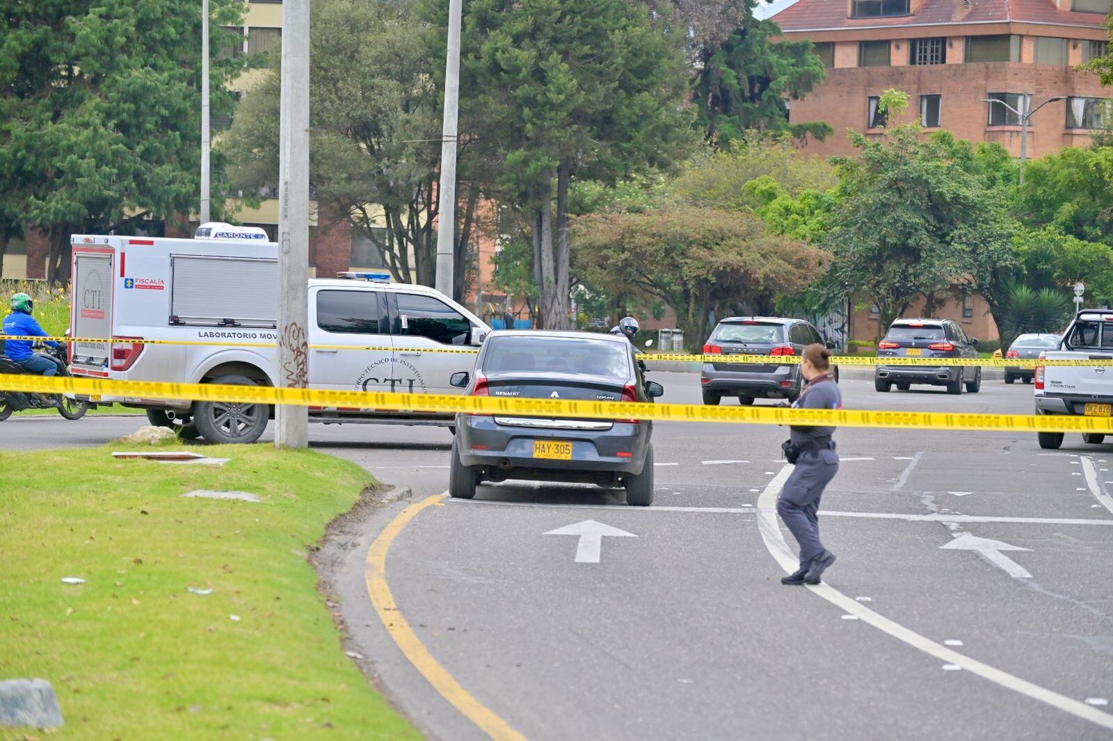 Hombre fue asesinado por sicarios al interior de un vehículo en Bogotá .- crédito @AlternativaCol/X