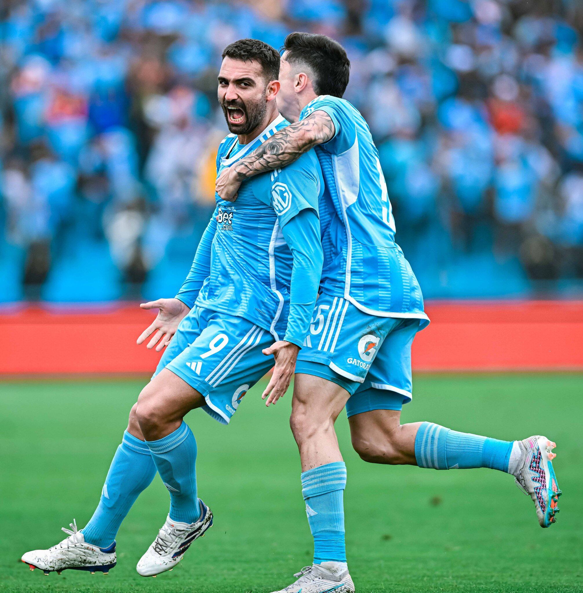 Martín Cauteruccio celebrando su gol ante Cienciano en el Gallardo.