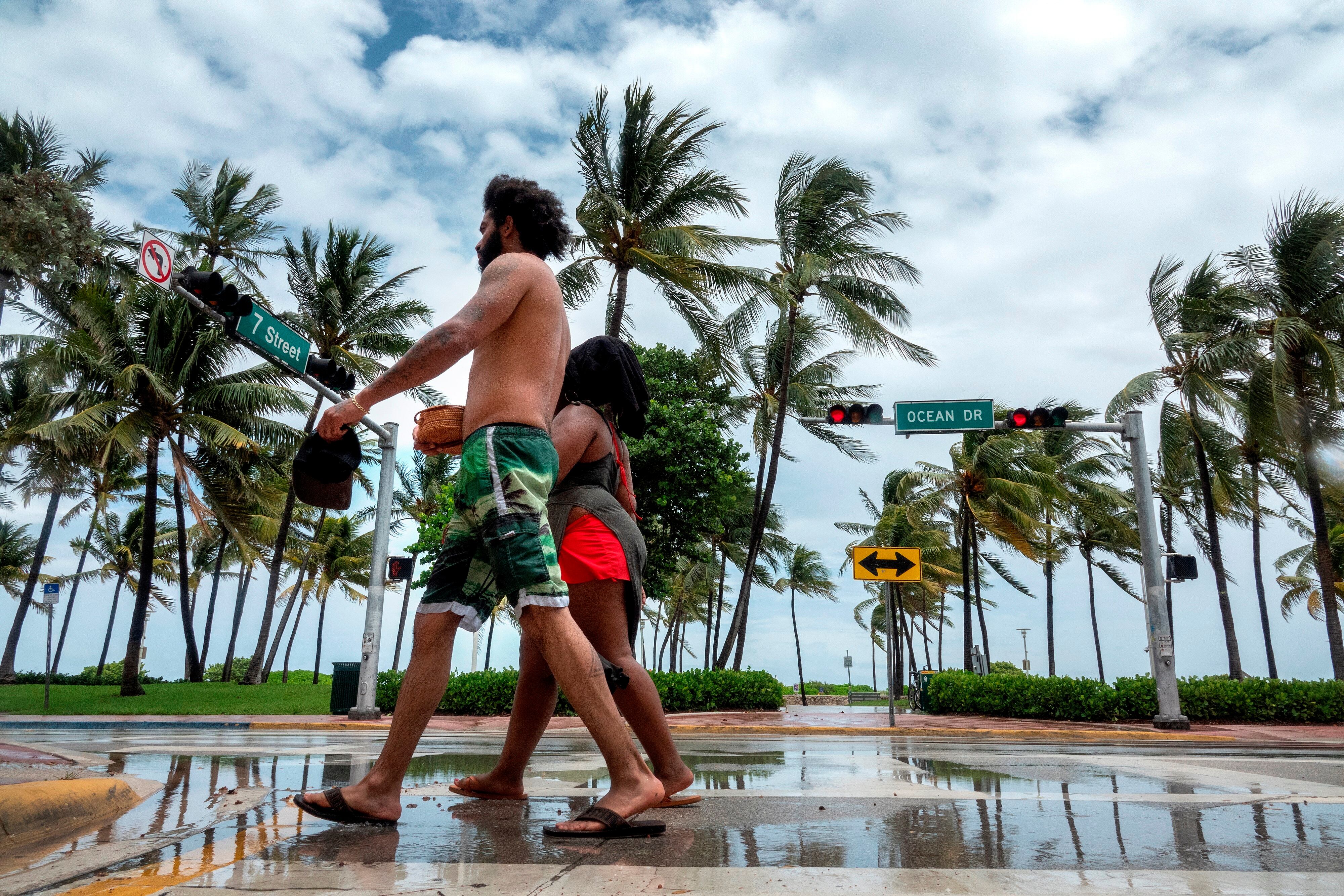 El Servicio Nacional de Meteorología ha puesto a partes del centro y sur de la Península de Florida en un Nivel 2 de 4 por riesgo leve de inundaciones repentinas. (EFE/EPA/CRISTOBAL HERRERA/Archivo)
