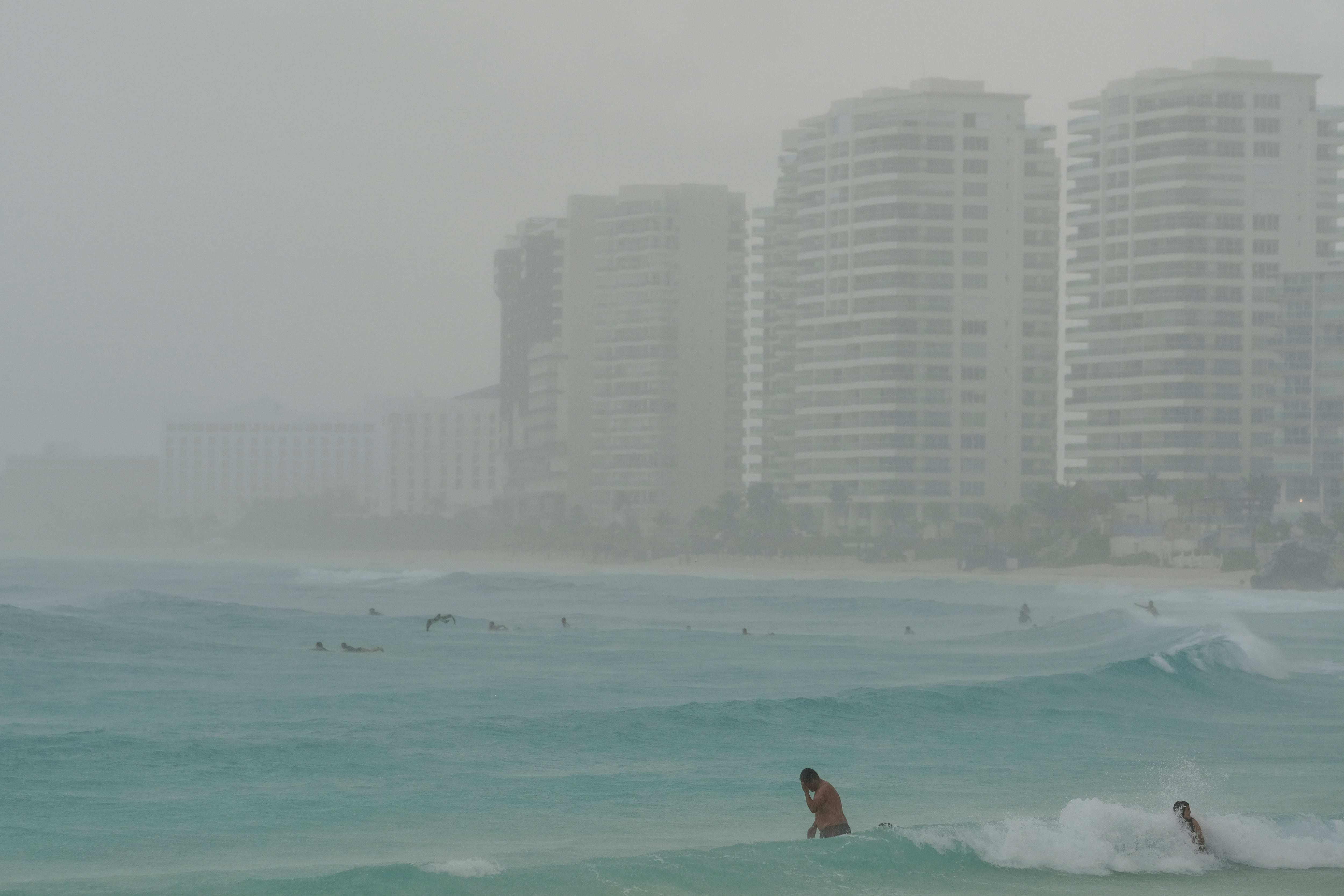 Tourists bathe at a beach as Tropical Storm Helene approaches the Yucatan Peninsula, in Cancun, Mexico September 24, 2024. REUTERS/Paola Chiomante     TPX IMAGES OF THE DAY