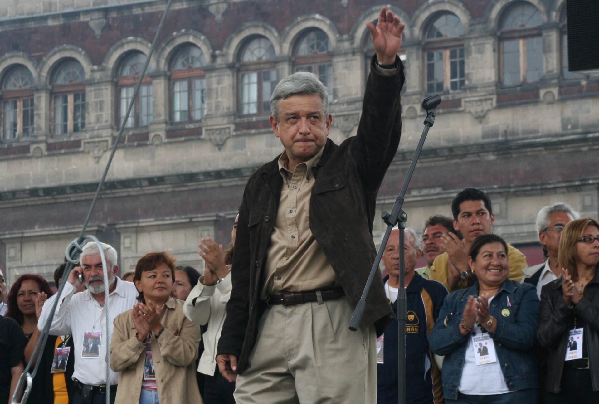 AMLO es señalado por recibir dinero del narco