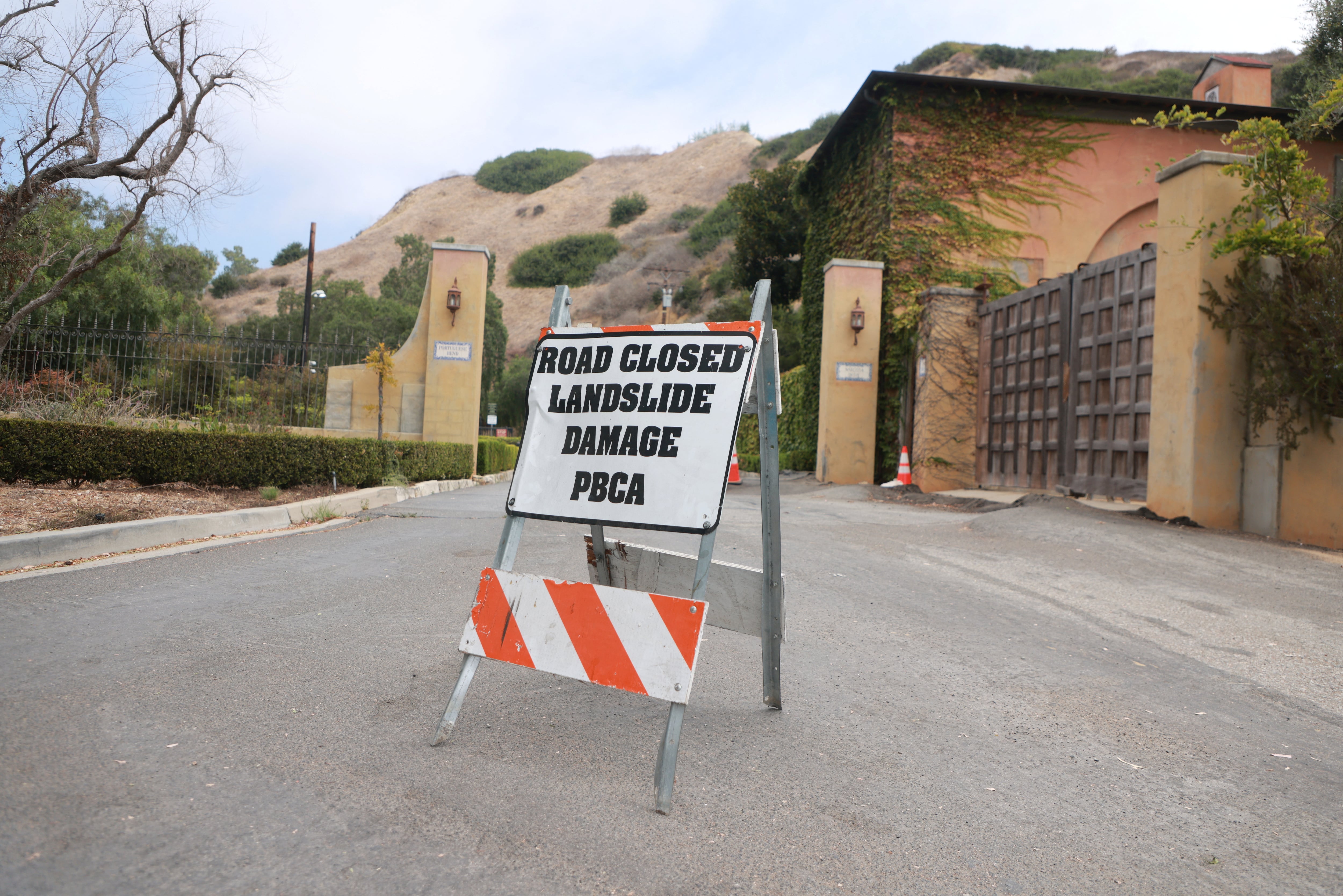 El barrio Portuguese Bend en Rancho Palos Verdes enfrenta una crisis por deslizamientos de tierra (REUTERS/David Swanson)