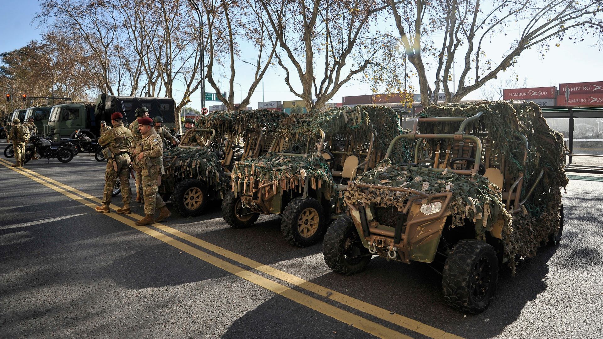 Desfile militar por el 9 de Julio