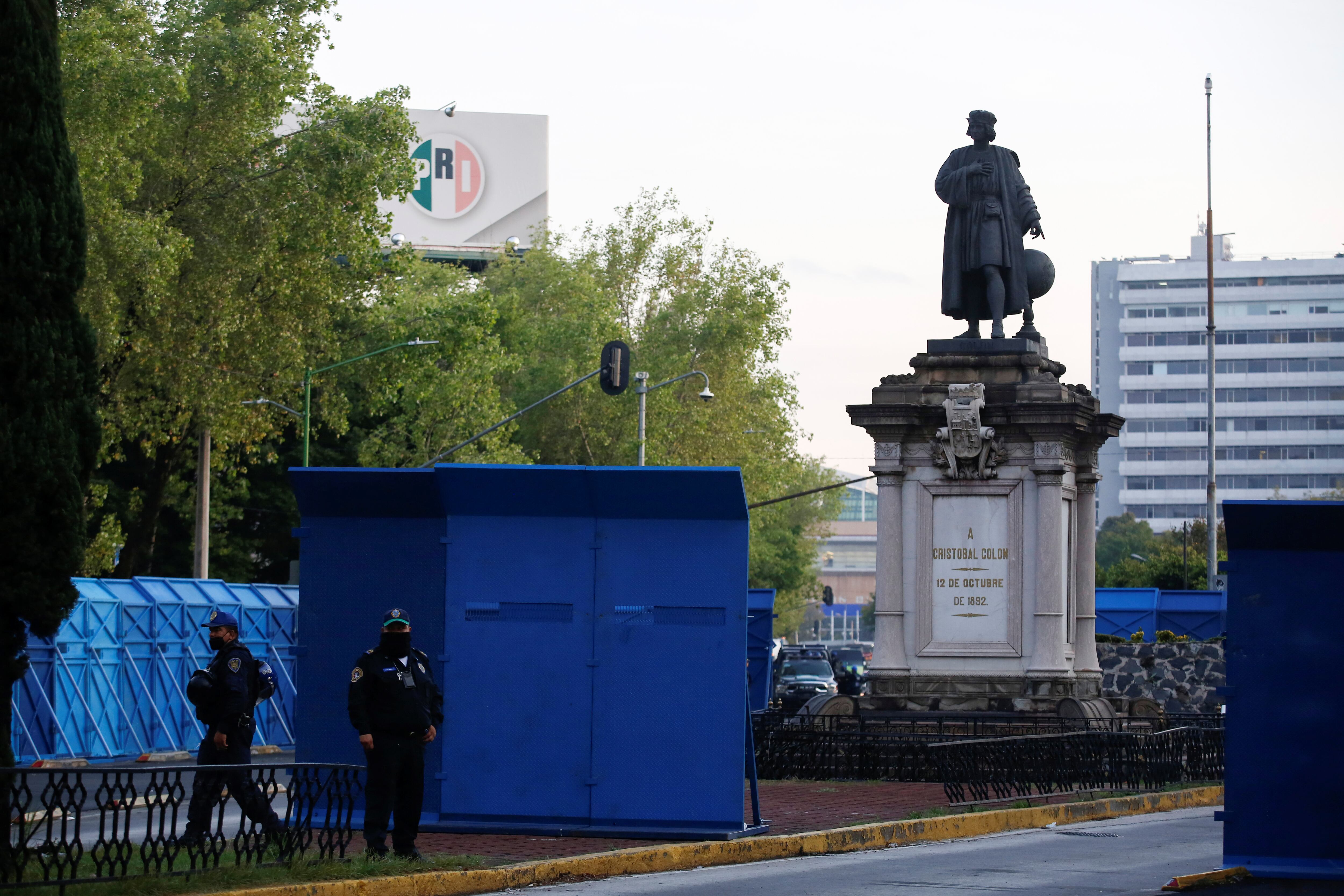 Una estatua de Cristóbal Colón, razón detrás del polémico Día de la Raza (Foto: REUTERS/Gustavo Graf)