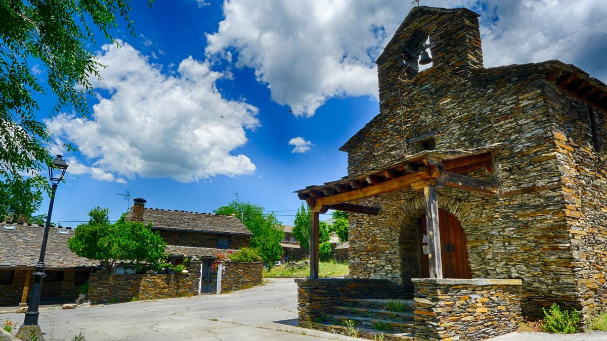 Ni Patones ni Buitrago: este es el pequeño pueblo cerca de Madrid con rutas y cascadas que es perfecto para una escapada rural