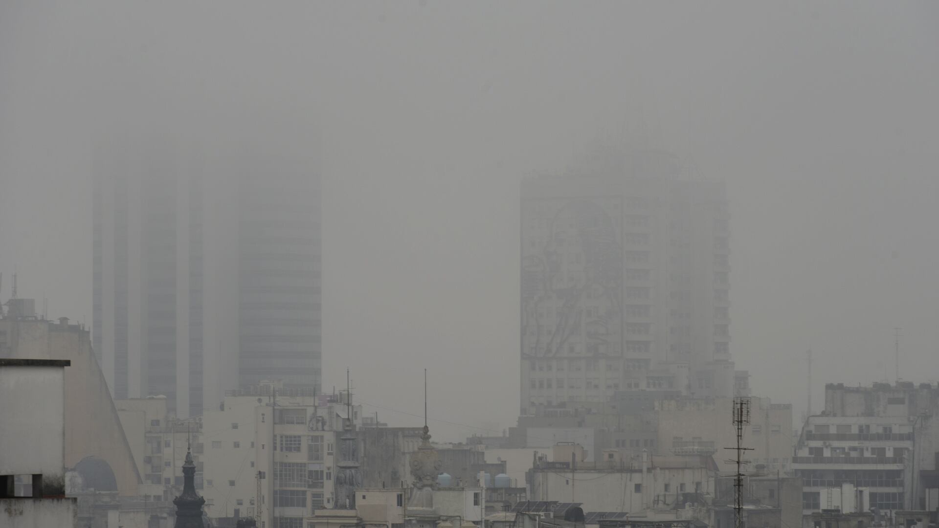 Niebla sobre la ciudad de Buenos Aires