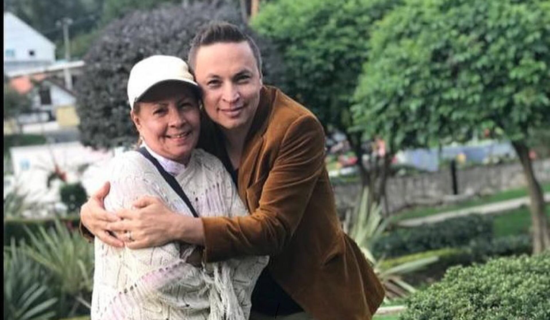 Jhonier Leal parecía más preocupado por el número de personas que estaba viendo la audiencia que por los mismos hechos de los que era señalado. Foto: Jhonier Leal Peluquería