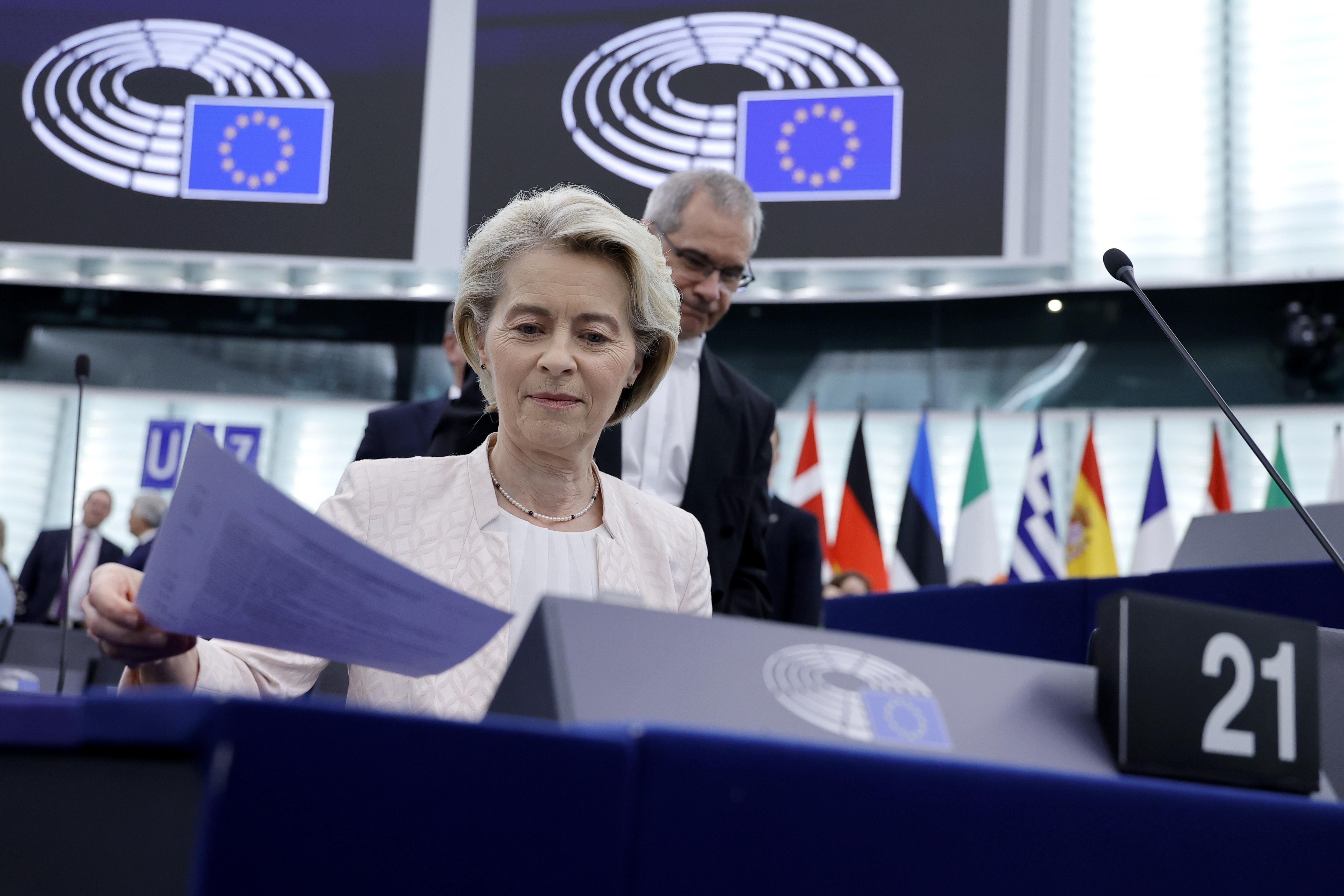 La presidenta de la Comisión Europea y líder del PPE, Ursula von der Leyen, en el Parlamento Europeo, a 18 de julio de 2024. (EFE/EPA/RONALD WITTEK)
