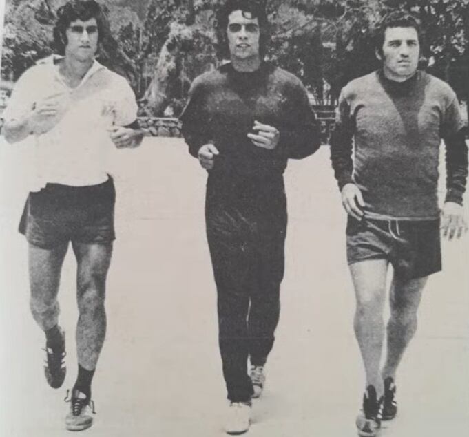 Humberto Horacio Ballesteros entrenando con Juan Carlos Oblitas y José Fernández, en el Club El Bosque, pensando en su inclusión a la selección peruana. - Crédito: Juan Carlos Esteves