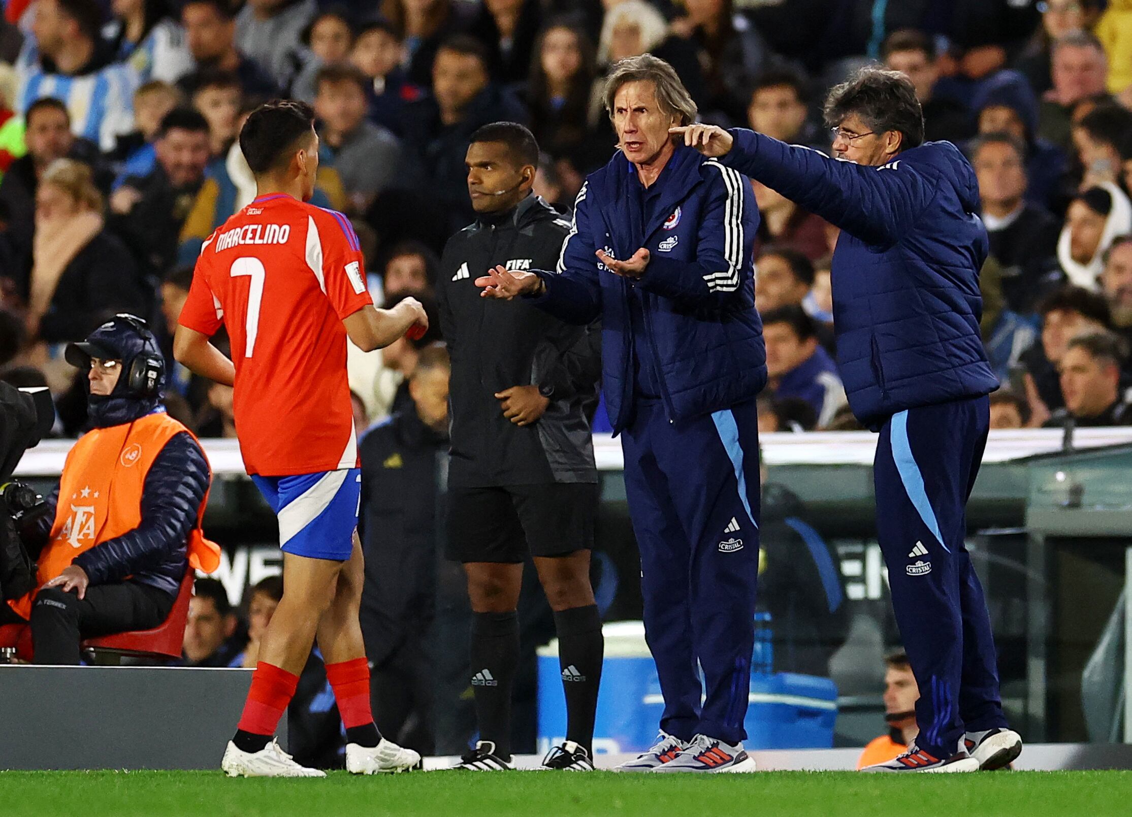 Ricardo Gareca no logra encontrar respuestas de los jugadores de Chile en las Eliminatorias 2026. - créditos: REUTERS/Agustin Marcarian