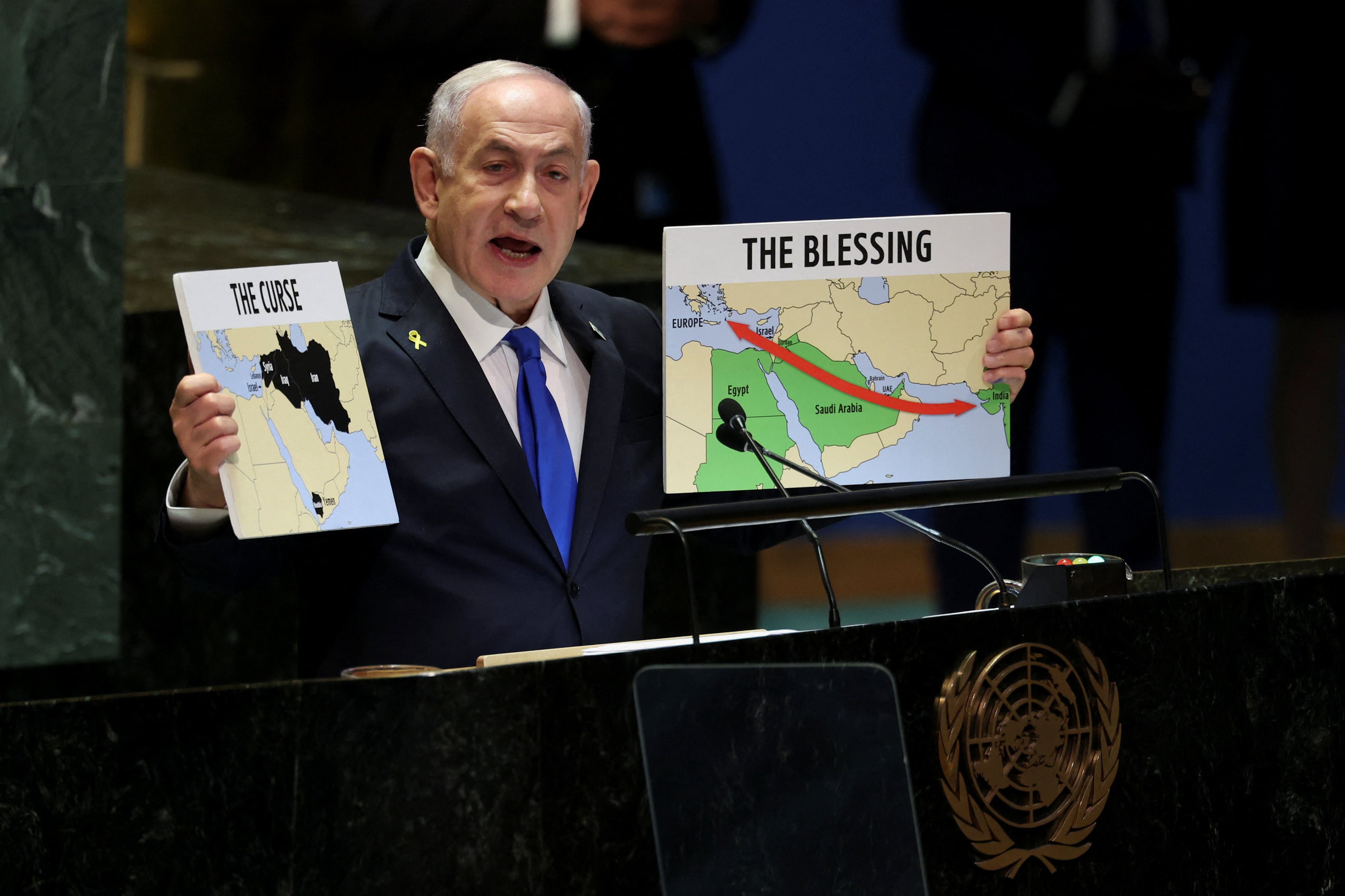 Benjamin Netanyahu mostró un mapa, que llamó de la “bendición”; y otro que denominó de la “maldición” (REUTERS/Mike Segar)